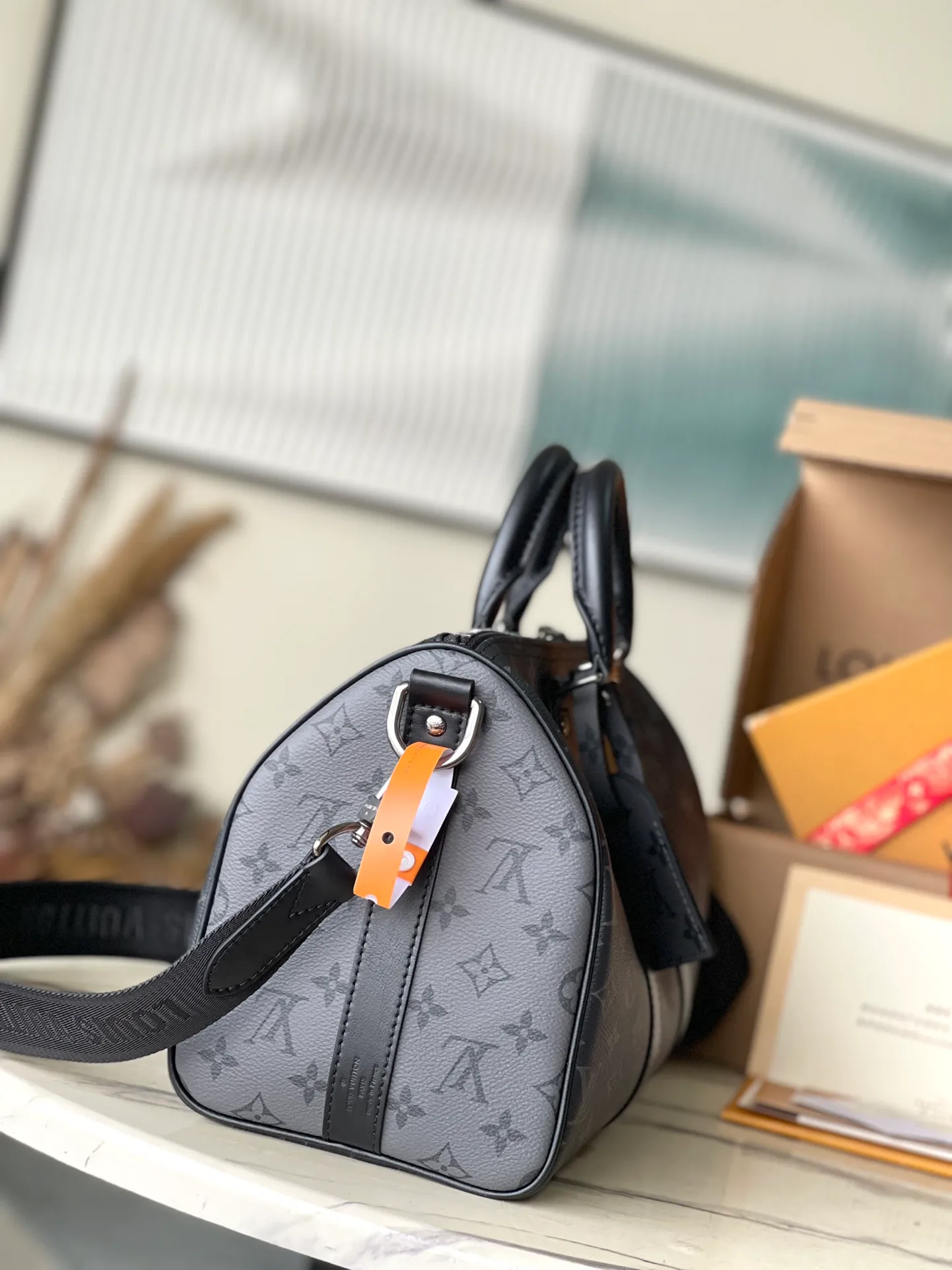 💰960 The top original order M46655 supports counter inspection. The photo taken of duty-free goods is consistent with the product and has not been unpacked. This product is an exclusive duty-free product in the market and is the highest-end product. Inspection is supported. This product has passed strict inspection and is flawless. Please wear gloves when touching the product. This product is not returnable or exchangeable. Please confirm the product first and then remove the label on the handle. This product is temporarily not open to the public, only regular customers, and is in short supply. Dimensions: 34 x 21 x 16 cm