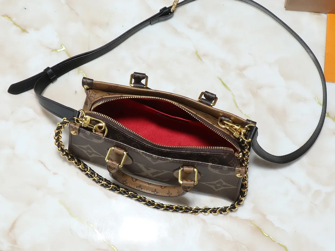 💰240💰Upgraded original M14236 M14213 M46653 This OnTheGo East West handbag uses coated canvas to present the Monogram Giant element, which is combined with the Monogram Reverse coated canvas trim and bright metal parts to create an elegant style. The top handle, detachable chain and removable and adjustable shoulder strap allow for a variety of carrying options, while multiple compartments and pockets keep valuables organized. Dimensions: 25.0 x 13.0 x 10.0 cm (length x height x width)