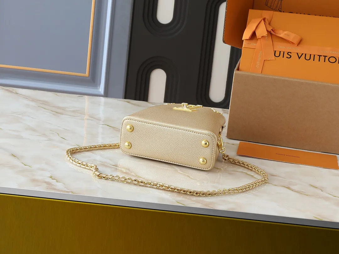 💰400💰Guangzhou goods Upgraded from the original M24583 M24584 M24585 Gold and diamond corolla This Capucines Flower Crown handbag is made of full-grain Taurillon leather and is embellished with Monogram flowers. Each flower is shaped by exquisite crystal diamonds. The LV logo and flowers echo each other, giving this soft handbag a jewel-like luster. Use the detachable shoulder strap cleverly to switch between shoulder and crossbody. Dimensions: 21.0 x 14.0 x 8.0 cm