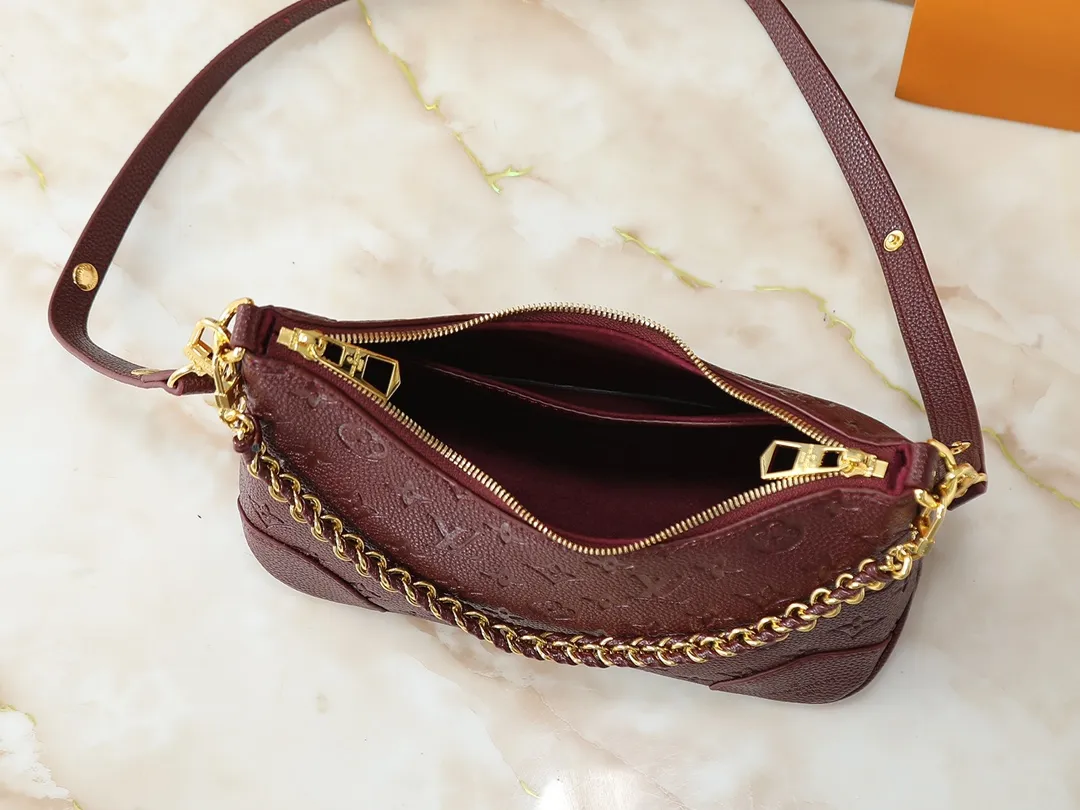 💰240💰Upgraded original M13224 M12930 M45832 M45831 Chain bag croissant series KOREA PRE-LAUNCH handbag This season's Boulogne bag uses Monogram leather material to reinterpret a symbolic design that can be used in multiple ways. Like existing designs made of canvas, various styles of items can be produced. Internal flat pocket that can store large-sized smartphones. A new version with a braided chain woven with gold hardware that creates a high-class and strong atmosphere. 16 x 9.5 x 29 cm.