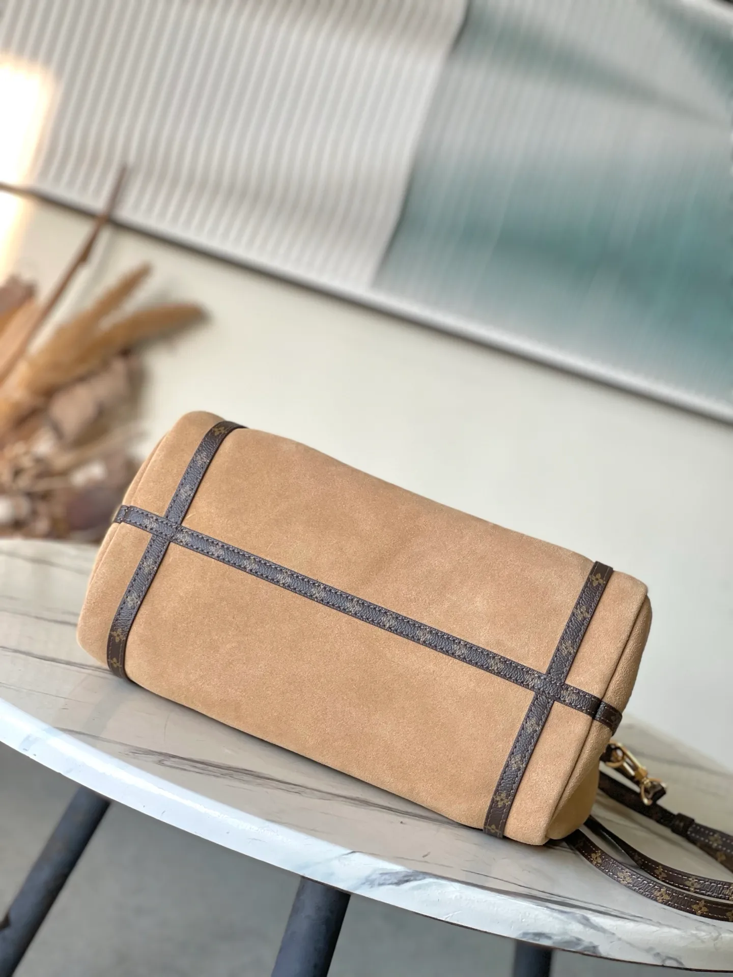 💰1240 (top layer leather) top original order M26358 frosted leather This season’s Express medium handbag is specially crafted for modern women. This iconic design features a calfskin body with classic Monogram canvas trim. The Monogram jacquard lining pays tribute to the brand's long heritage, making it a perfect choice for urban life. It can be worn in various ways at will. The key bag and padlock are the finishing touches, adding subtle details to the overall design. Dimensions: 36 × 24 × 18.5 cm