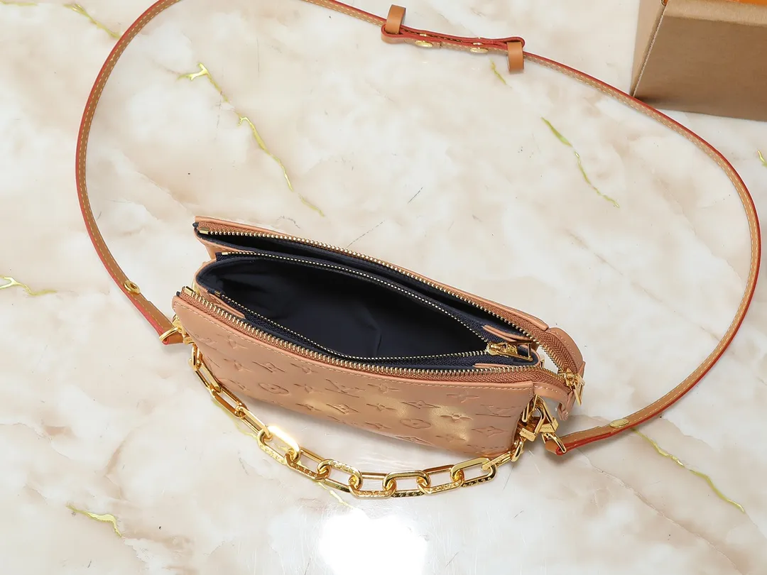 💰240💰Upgraded from the original M59598 M59389 M59396 M13233 M21259 M25218 M20770 M11401 This Coussin BB handbag is made of soft sheep leather with an embossed Monogram pattern. It has an inner compartment in a compact silhouette, making it an elegant choice for both day and night. Both the chunky chain and slim leather strap are removable, allowing for a variety of styling possibilities. Dimensions: 21.0 x 16.0 x 7.0 cm (length x height x width)