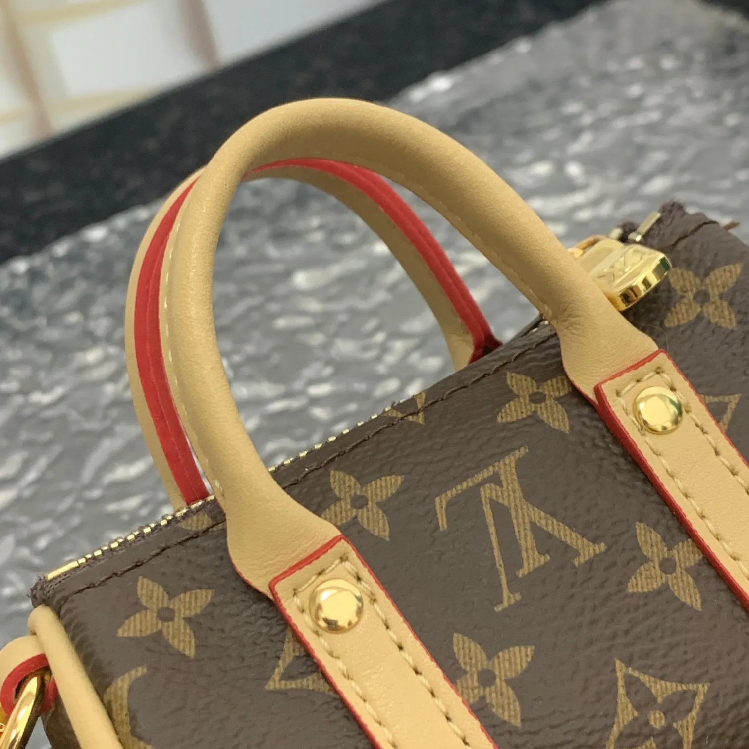💰200 shipped😍 MINI KEEPALL bag charm and keychain ☀️Louis Vuitton Louis Vuitton lv mini pillow bag pendant ☀️This Mini Keepall bag charm and keychain condenses the classic handbag configuration, boldly showing the spirit of adventure. Monogram canvas with LV inscribed hook buckle, whether hung on a belt or handbag, its zipper closure and built-in keychain ensure secure storage