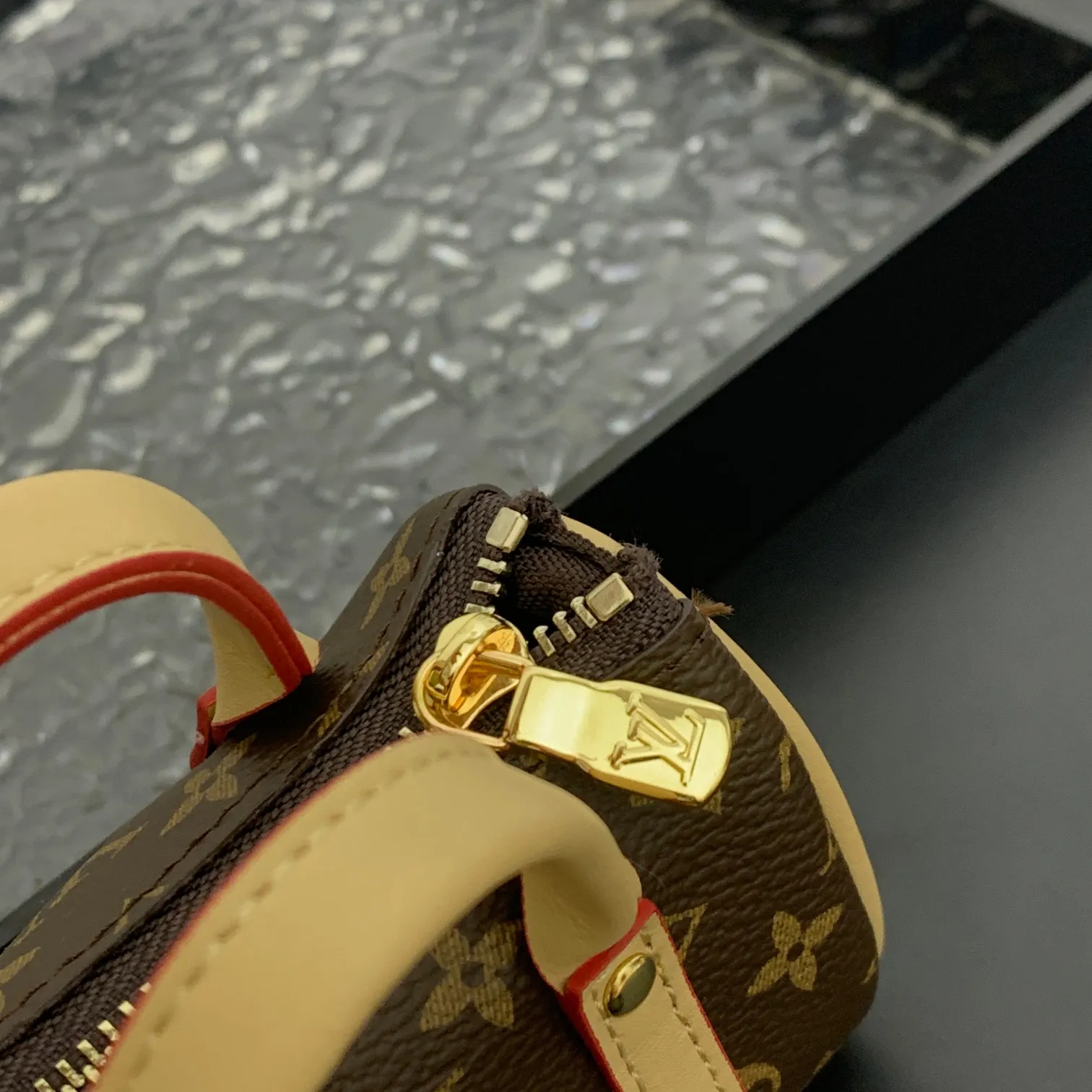 💰200 shipped😍 MINI KEEPALL bag charm and keychain ☀️Louis Vuitton Louis Vuitton lv mini pillow bag pendant ☀️This Mini Keepall bag charm and keychain condenses the classic handbag configuration, boldly showing the spirit of adventure. Monogram canvas with LV inscribed hook buckle, whether hung on a belt or handbag, its zipper closure and built-in keychain ensure secure storage