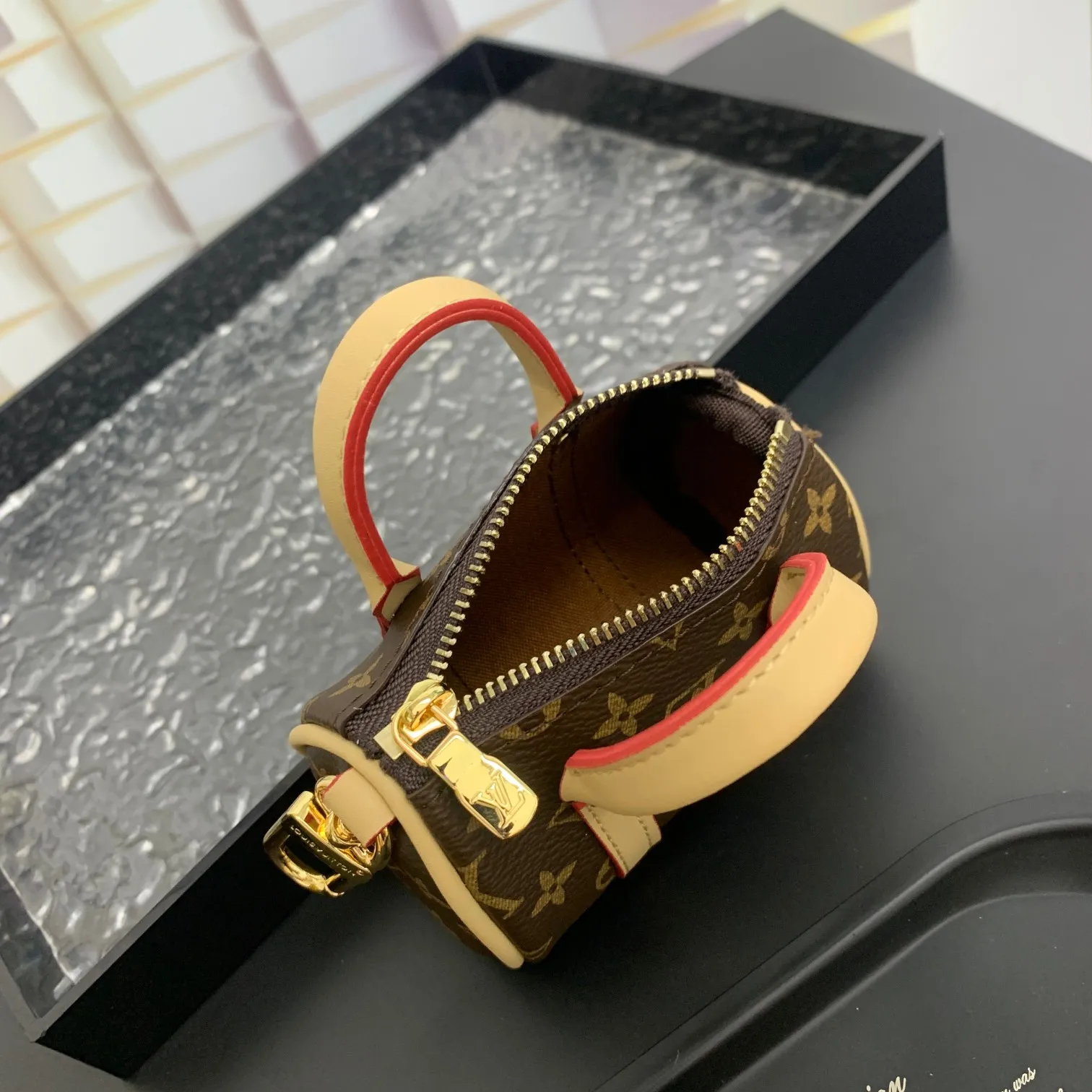 💰200 shipped😍 MINI KEEPALL bag charm and keychain ☀️Louis Vuitton Louis Vuitton lv mini pillow bag pendant ☀️This Mini Keepall bag charm and keychain condenses the classic handbag configuration, boldly showing the spirit of adventure. Monogram canvas with LV inscribed hook buckle, whether hung on a belt or handbag, its zipper closure and built-in keychain ensure secure storage