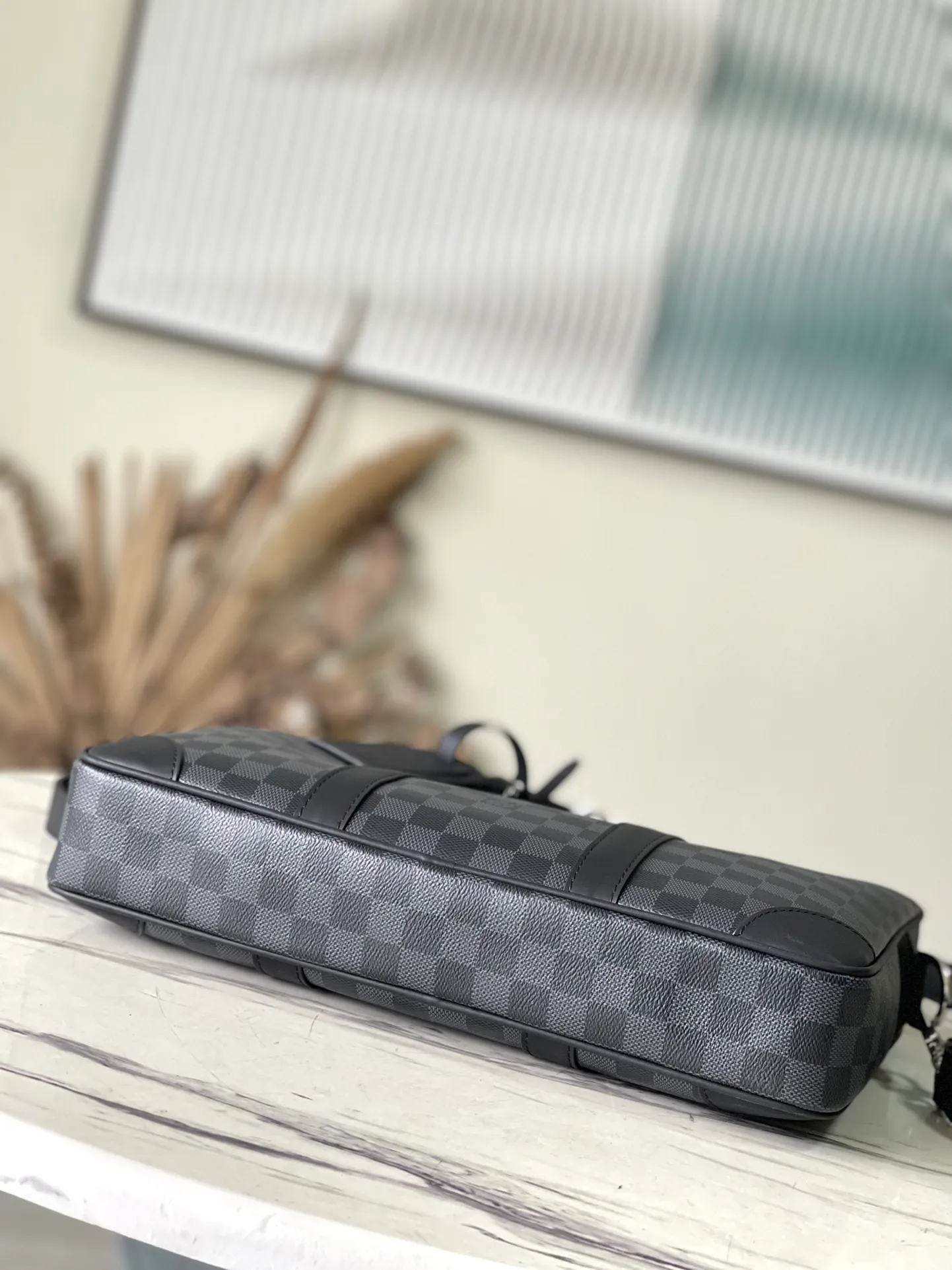 💰1000 Top Original N40445 This Voyage small briefcase is made of Monogram Eclipse canvas to create a simple silhouette, with top leather handles, side straps and reinforced corners. The detachable and adjustable shoulder strap allows for a variety of carrying options. size：36.5x27.5x6cm