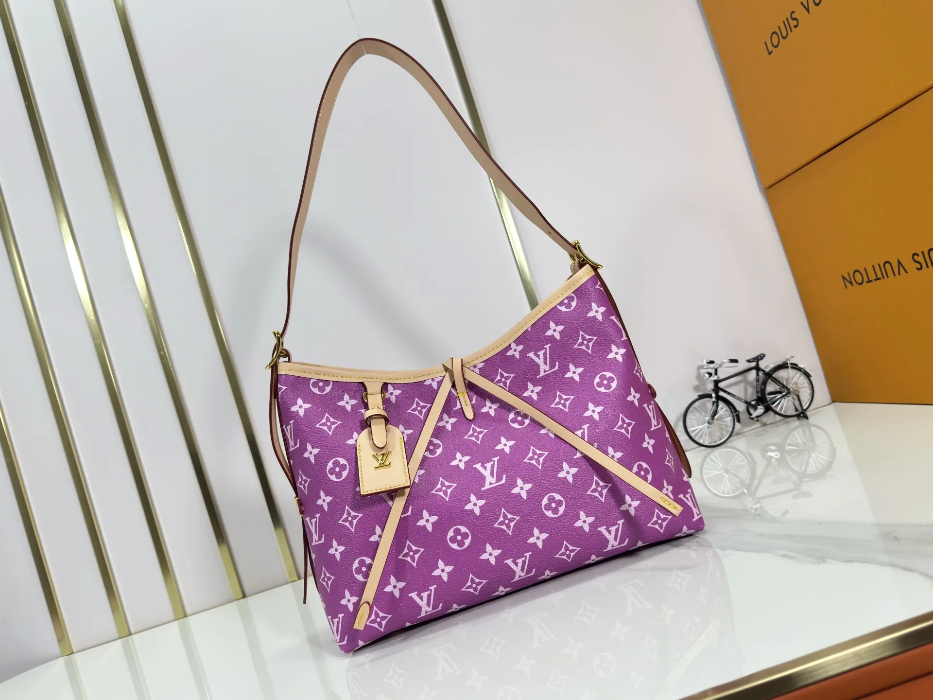 P280 upgraded original M24861 M25143 M46203 M46197 Colorful, legendary CarryAll medium handbag, with Monogram canvas and leather trimming to create a body-fitting design. There's a zipped pocket inside the ample space, and a detachable zipped clutch adds a functional element, with a buckle-adjustable handle. Small size: 29 x 24 x 12 cm,