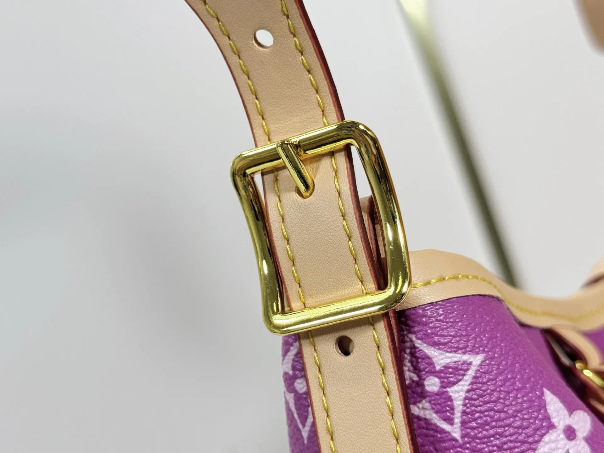 P280 upgraded original M24861 M25143 M46203 M46197 Colorful, legendary CarryAll medium handbag, with Monogram canvas and leather trimming to create a body-fitting design. There's a zipped pocket inside the ample space, and a detachable zipped clutch adds a functional element, with a buckle-adjustable handle. Small size: 29 x 24 x 12 cm,