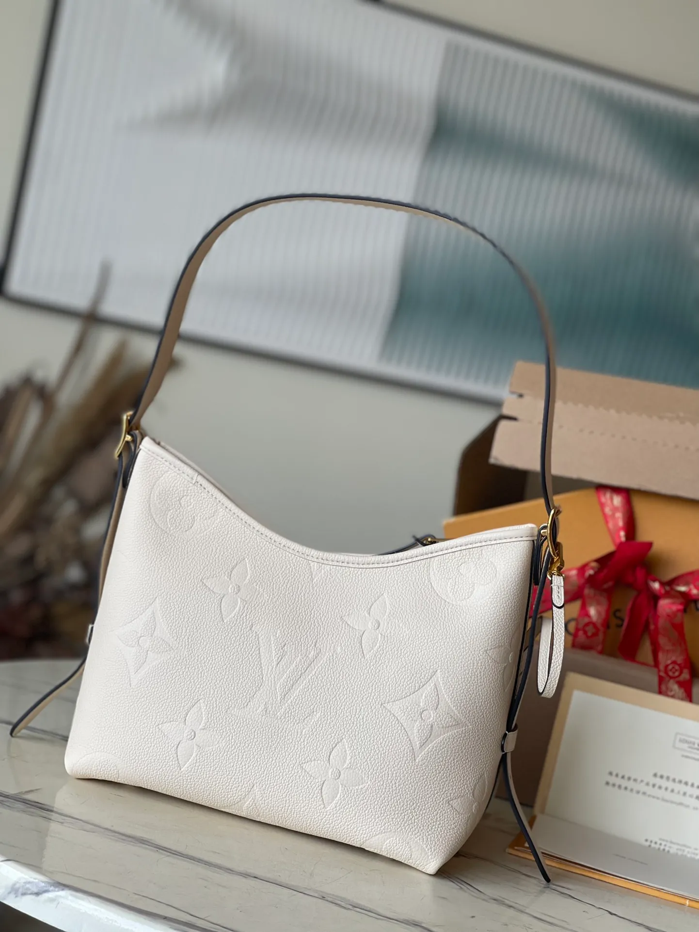 💰1080 (top layer leather) top original order M46293. Support counter inspection. The photos taken of duty-free goods are consistent with the product without opening the packaging. This product is an exclusive duty-free product in the market and is the highest-end product. Inspection is supported. This product has passed strict inspection and is flawless. Please wear gloves when touching the product. This product is not returnable or exchangeable. Please confirm the product first and then remove the label on the handle. This product is temporarily not open to the public, only regular customers, and is in short supply. Dimensions: 24 x 29.5 x 12 cm