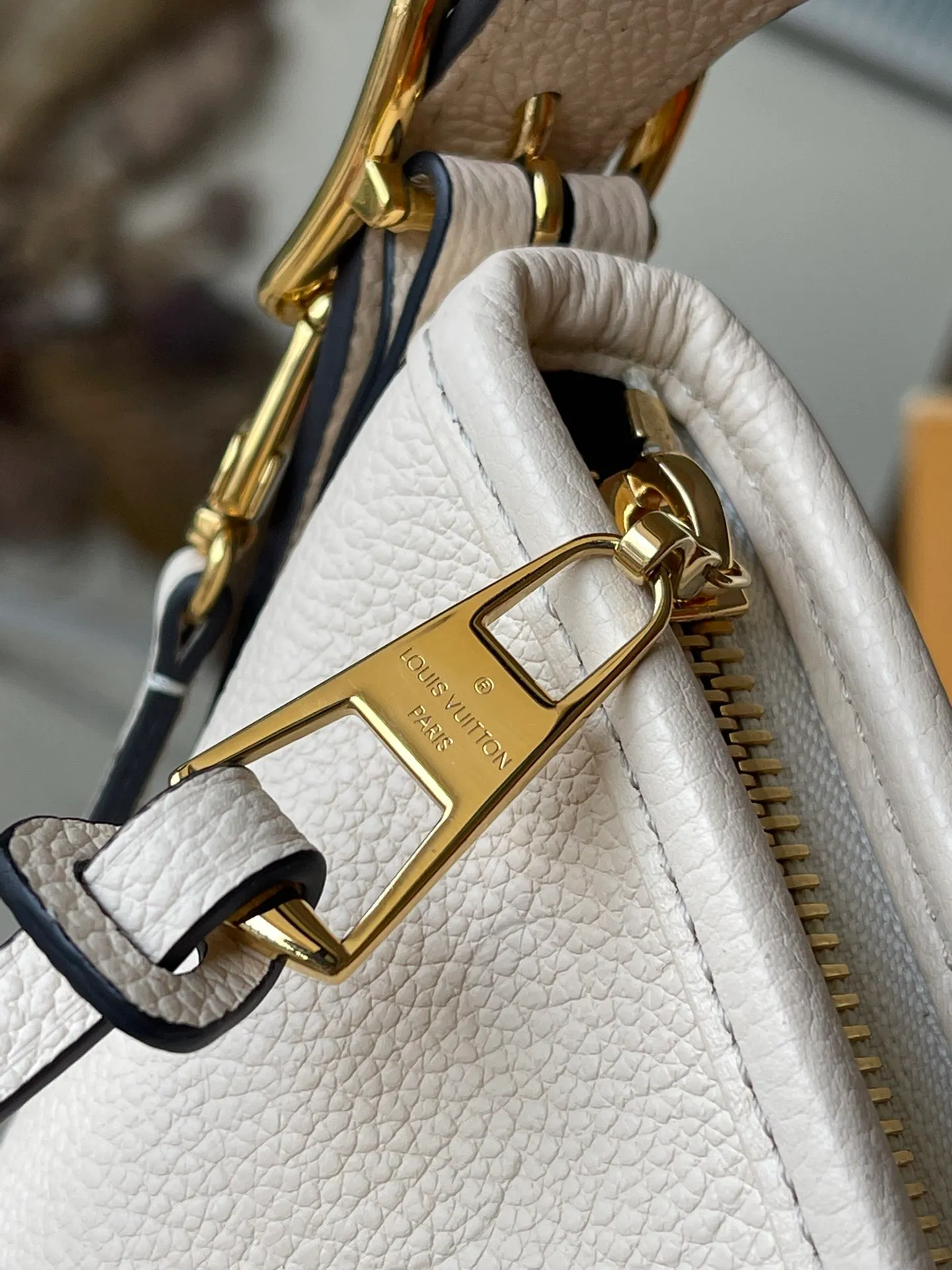 💰1080 (top layer leather) top original order M46293. Support counter inspection. The photos taken of duty-free goods are consistent with the product without opening the packaging. This product is an exclusive duty-free product in the market and is the highest-end product. Inspection is supported. This product has passed strict inspection and is flawless. Please wear gloves when touching the product. This product is not returnable or exchangeable. Please confirm the product first and then remove the label on the handle. This product is temporarily not open to the public, only regular customers, and is in short supply. Dimensions: 24 x 29.5 x 12 cm