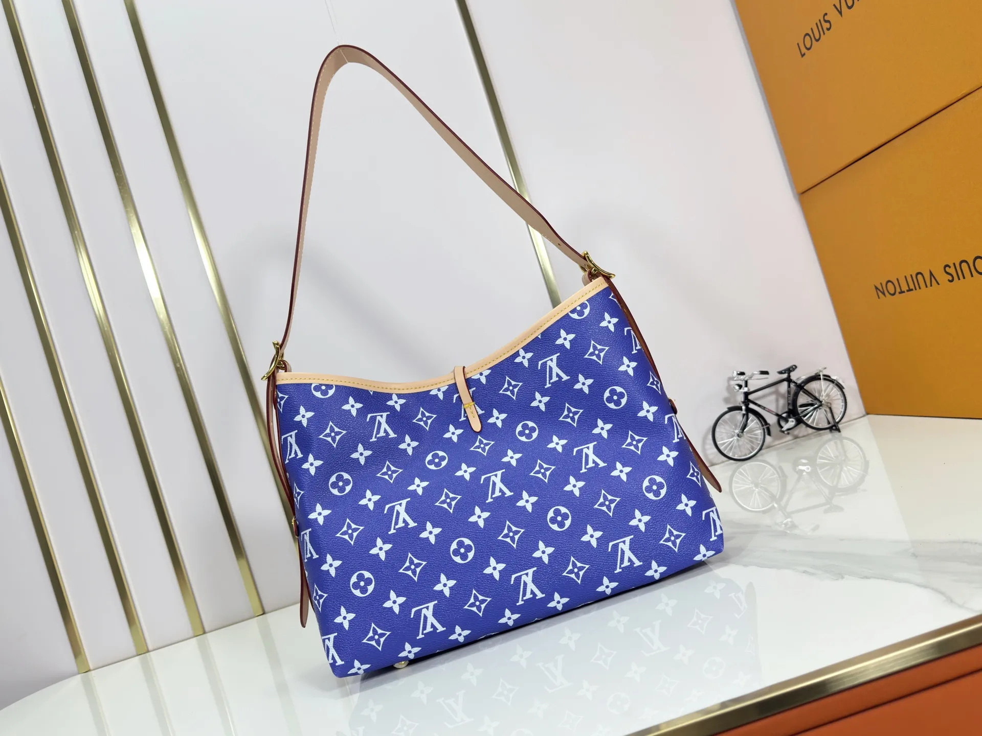 P280 upgraded original M24861 M25143 M46203 M46197 Colorful, legendary CarryAll medium handbag, with Monogram canvas and leather trimming to create a body-fitting design. There's a zipped pocket inside the ample space, and a detachable zipped clutch adds a functional element, with a buckle-adjustable handle. Small size: 29 x 24 x 12 cm