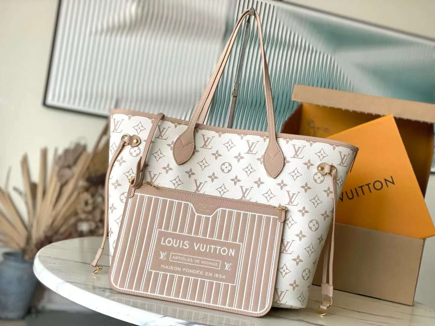 💰1020 (top-grain leather) top original M25665 Neverfull Inside Out medium-sized handbag uses Monogram canvas and grained leather to interpret a new double-sided design. Its detachable pocket can easily be transformed into an outer bag or a compact shoulder bag. Dimensions: 31 × 28 × 14 cm