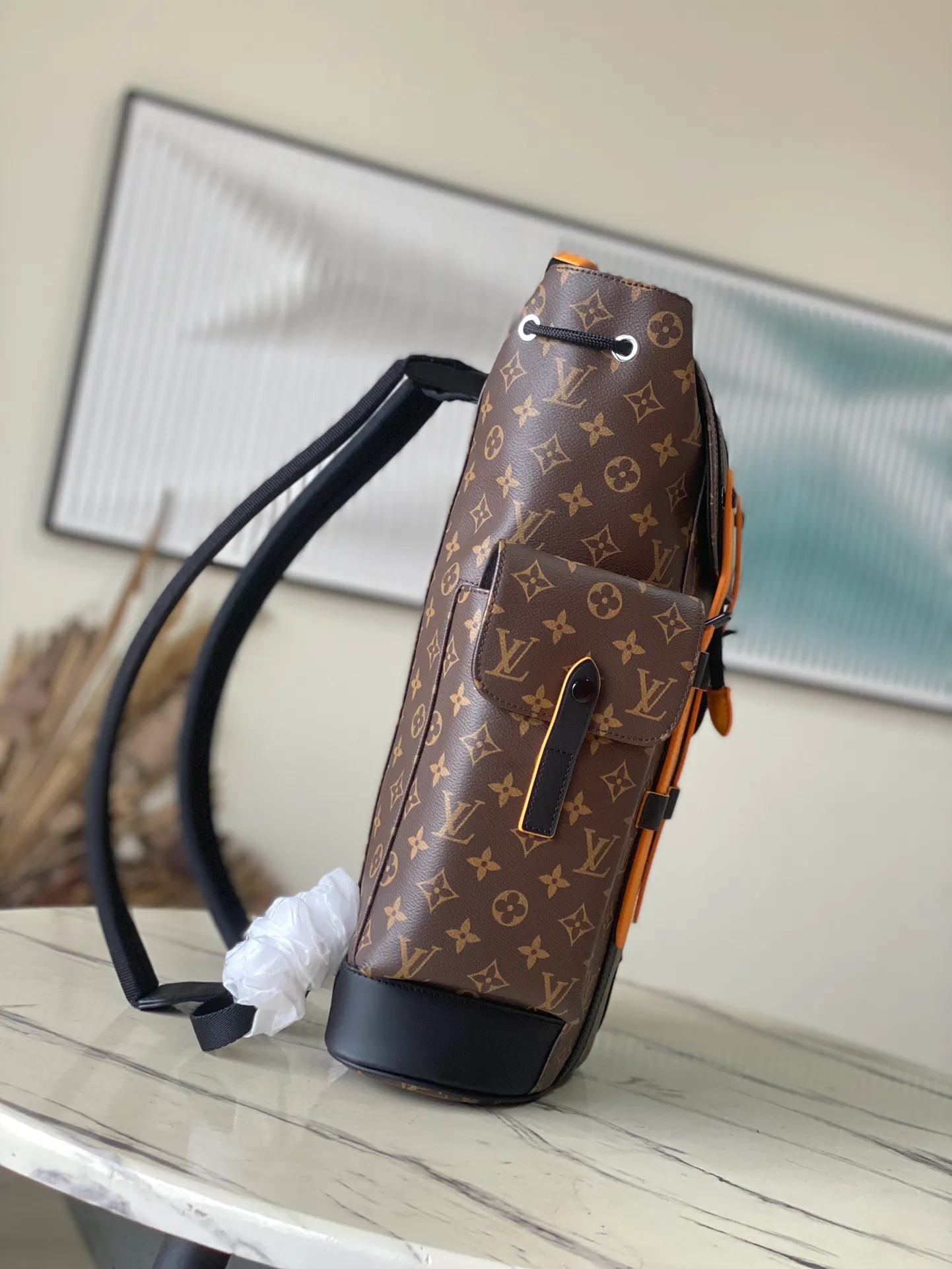 💰1080 Top original M46686 yellow leather Christopher medium backpack uses Monogram canvas to interpret the rugged and simple spirit of a hiking bag. Its unique style is suitable for both work and entertainment, highlighting a high-quality lifestyle. size：38x44x21cm