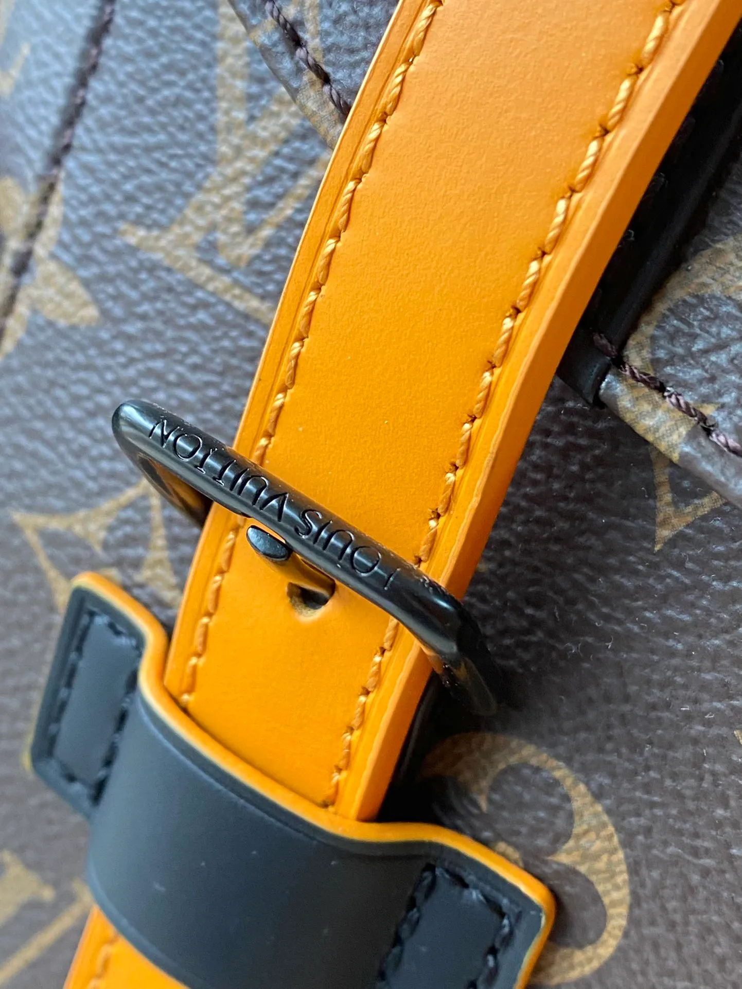 💰1080 Top original M46686 yellow leather Christopher medium backpack uses Monogram canvas to interpret the rugged and simple spirit of a hiking bag. Its unique style is suitable for both work and entertainment, highlighting a high-quality lifestyle. size：38x44x21cm