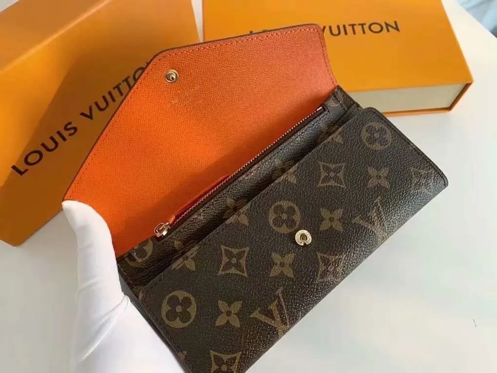 The P110Josephine Wallet is inspired by Louis Vuitton's first wallet. It is made of soft Monogram canvas and lined with brightly colored lining, giving the brand's classic design a unique and stylish beauty. The long, flat shape makes it easy to slip into any pocket or handbag. Model: M60708 Size: 19/10.
