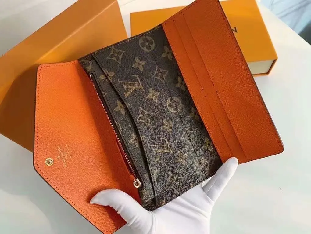 The P110Josephine Wallet is inspired by Louis Vuitton's first wallet. It is made of soft Monogram canvas and lined with brightly colored lining, giving the brand's classic design a unique and stylish beauty. The long, flat shape makes it easy to slip into any pocket or handbag. Model: M60708 Size: 19/10.