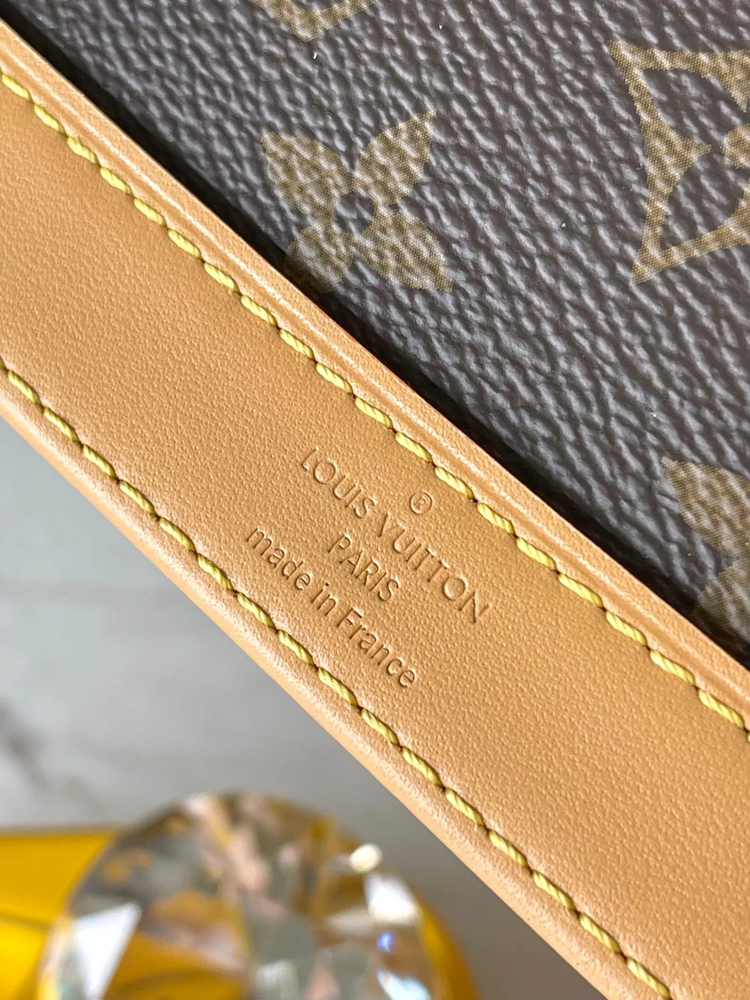 P1760 [Special grade MB original leather] New Nano Alma presbyopic handbag Model: M82717 chip version Material: A-grade all-steel hardware, imported original fabric Packaging: Full set of original duty-free MB packaging Size: 18*12*8CM