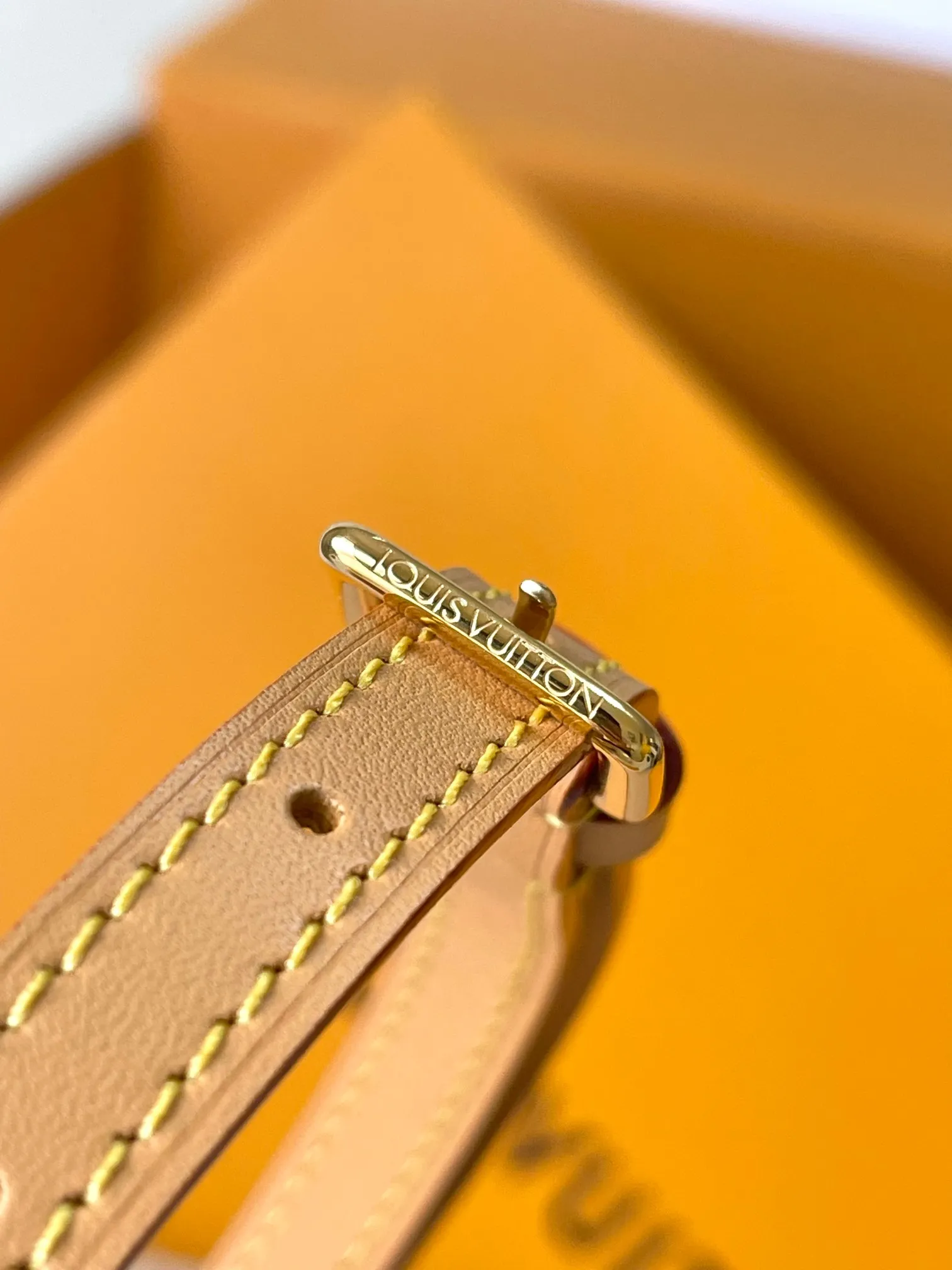 P1760 [Special grade MB original leather] New Nano Alma presbyopic handbag Model: M82717 chip version Material: A-grade all-steel hardware, imported original fabric Packaging: Full set of original duty-free MB packaging Size: 18*12*8CM