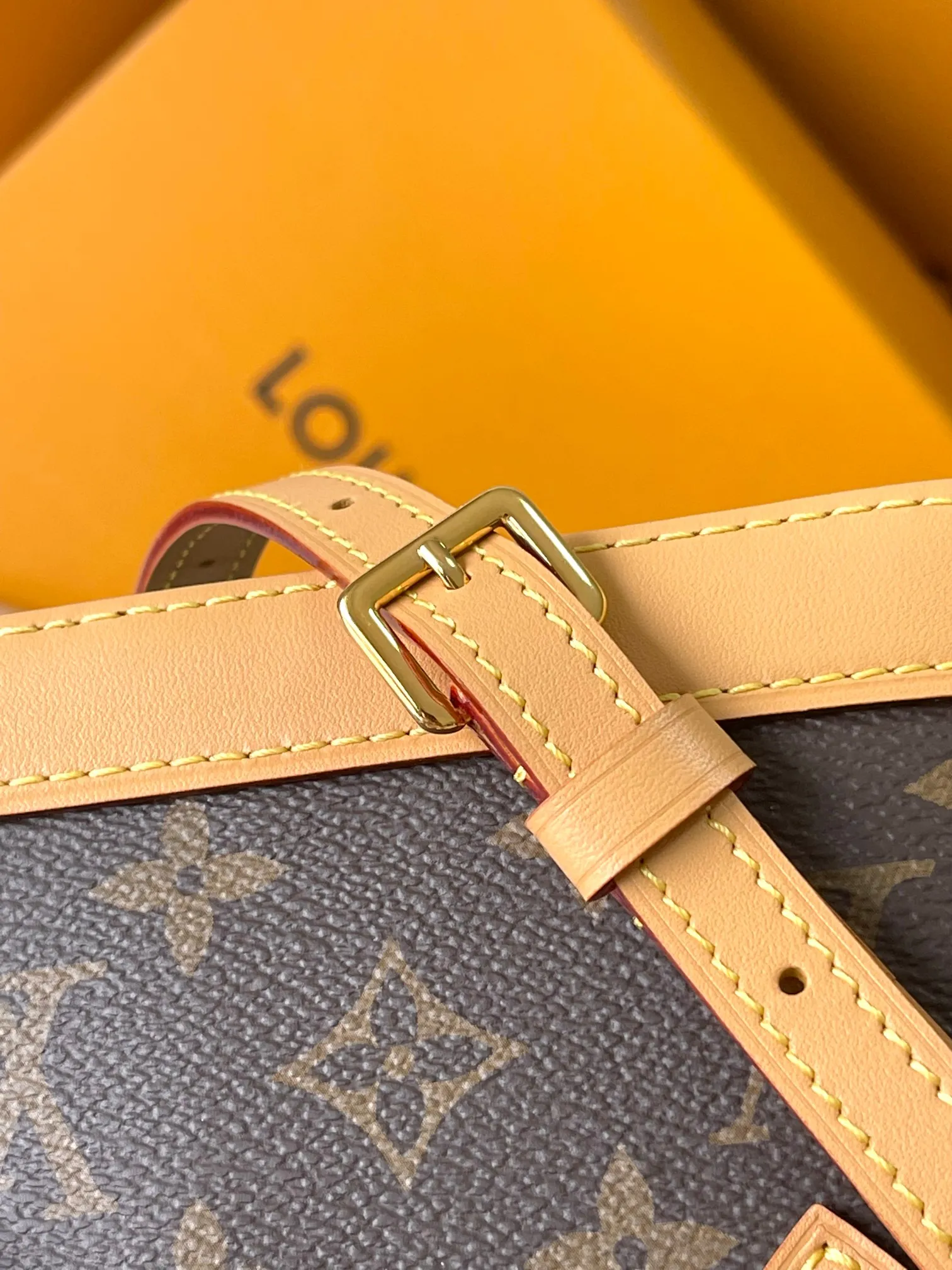 P1760 [Special grade MB original leather] New Nano Alma presbyopic handbag Model: M82717 chip version Material: A-grade all-steel hardware, imported original fabric Packaging: Full set of original duty-free MB packaging Size: 18*12*8CM