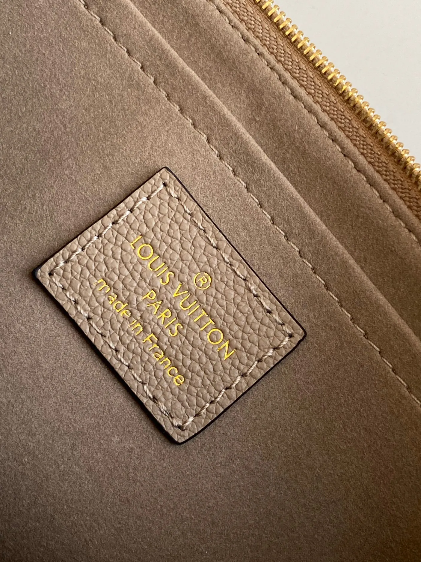 💰940 (top layer leather) top original single dynamic transcoding chip [three-piece mahjong bag] New full leather printing Highly practical in stock M22670 green M45777 black silk screen M80399 black embossed M80447 white embossed M45777 black silk screen M80447 white silk screen M45777 apricot embossed M45777 apricot silk screen M46093 color pink M46180 color blue [three-piece mahjong bag] New full leather printing Highly practical in stock M46569 off-white new version M45777 black silk screen M80399 black embossed M80447 white embossed M45777 black silk screen M80447 white silk screen M45777 apricot embossed M45777 apricot silk screen M46093 color pink. It is a must-have for celebrities and fashionable people. It has a very high appearance rate. It is not restricted by seasons. It is very suitable for matching clothes no matter what season. Carrying a three-piece mahjong bag will instantly transform you from an amateur to a fashion "blogger" who knows how to dress. Large: 23.5×13×4.5cm. Small: 18.5×11×4.5cm. 80%. A must-have for celebrities and fashionable people. It has a very high appearance rate. Not restricted by the season, it is very suitable for matching clothes no matter what season. Carrying a three-piece mahjong bag will instantly transform you from an amateur to a fashion "blogger" who knows how to dress 😎 Large: 23.5×13×4.5cm Small: 18.5×11×4.5cm 80%M It is a must-have for celebrities and fashionable people and has a very high appearance rate. Not restricted by the season, it is very suitable for matching clothes no matter what season. Carrying a three-piece mahjong bag on your back will instantly transform you from an amateur to a fashionable "blogger" who knows how to dress well 😎 Large: 23.5×13×4.5cm Small: 18.5×11×4.5cm 80%