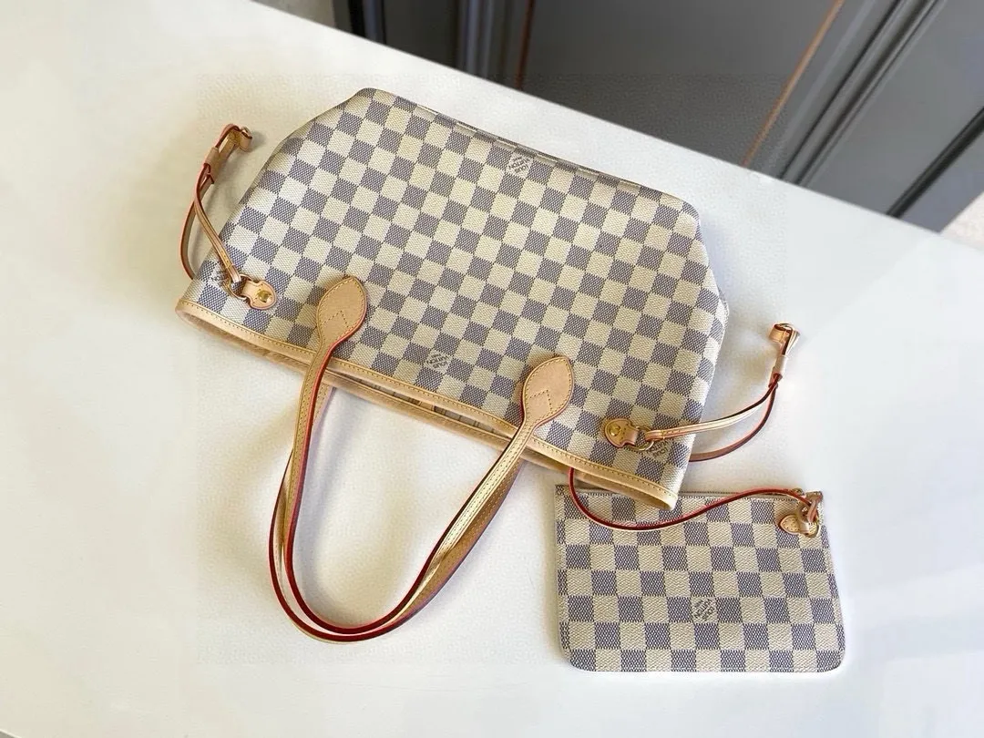 💰780 (small steel nails) top original order N41362 NEVERFULL small handbag Neverfull small handbag has a crisp shape and classic design. It is an elegant urban handbag. Its spacious interior also makes this classic bag an ideal choice for travel. The Neverfull small tote in Damier Azur canvas has a soft yet sturdy feel that maintains its exterior lines no matter what's inside. Detailed Features 29 x 21 x 12 cm (Length x Height x Width) Bag interior redesigned with vintage details inspired by the Louis Vuitton archives - Fabric-lined interior pocket Removable zippered clutch with matching interior Natural cowhide leather trim Shiny gold-tone brass hardware Handles: Double handle