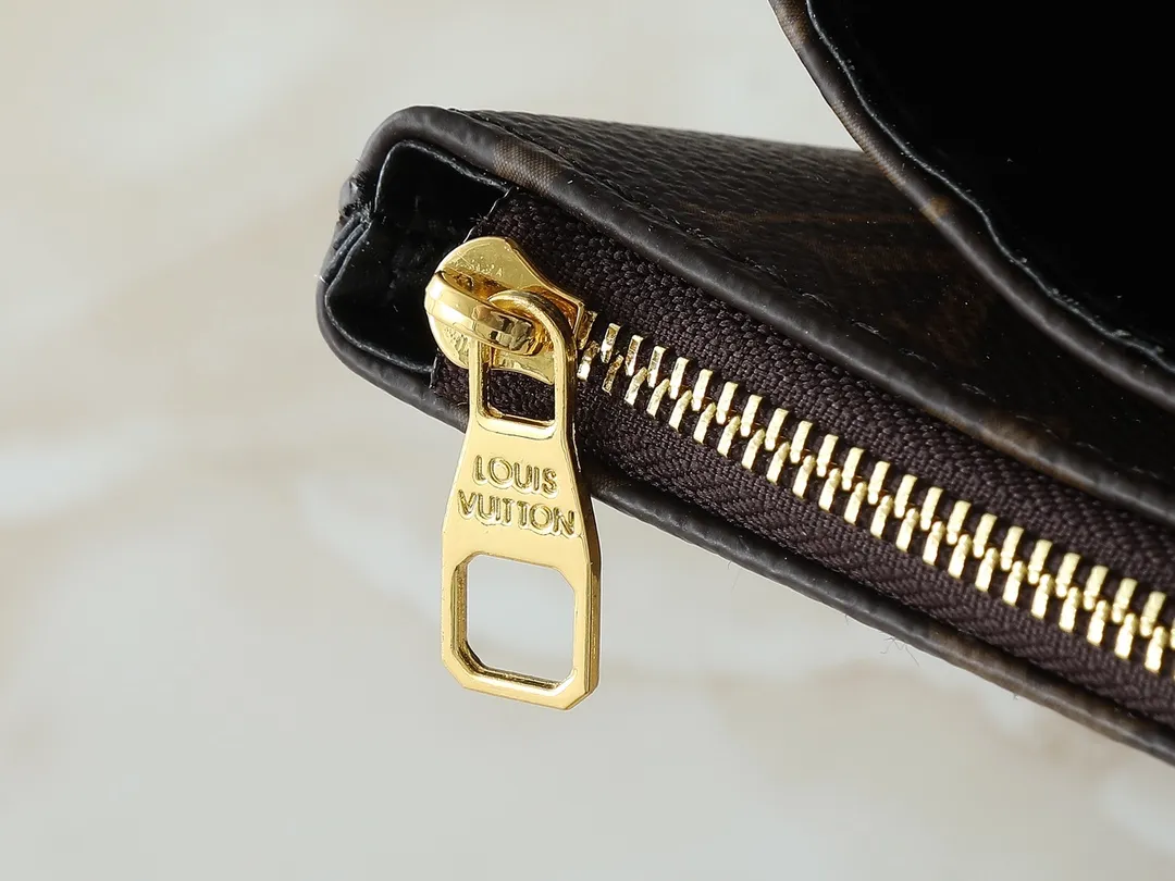 💰260💰Upgraded from the original M46199 M46201 M46200 M46127 M46126 This Marceau chain bag is made of Monogram Empreinte embossed leather, with a plain leather flap and soft leather lining. The signature S-lock clasp and chain add to the elegance, and there's room for a large wallet and iPhone Pro Max. Dimensions:24.5x15x6.5