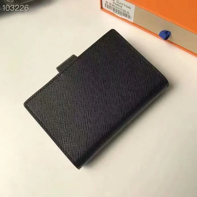 P140 Hot item shipped, model number M20005. This small notepad cover is made of Monogram canvas. It can hold three credit cards and can also be used as an address book, notebook or calendar. 10/12 cm (Length x Height) - Epi leather embossed with delicate LV initials and lined with interwoven textured leather - Button closure - Six-ring binder with three rings in sets, six credit card slots and two internal compartments - Notepad insert available separately
