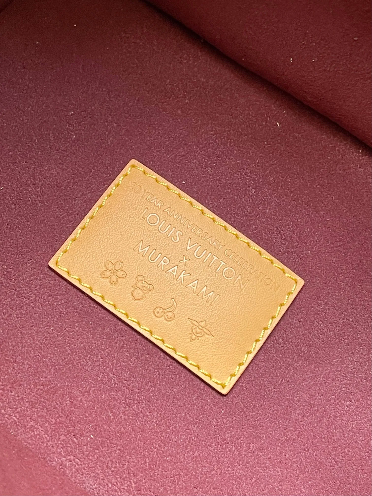 p1660 [Special grade MB chip version original leather] This All InBB handbag Model: M12925 Presbyopia 163c01 chip version Material: A-grade all-steel hardware, imported original fabric Packaging: Full set of original duty-free MB packaging Dimensions: 16 x 13.8 x 12 cm
