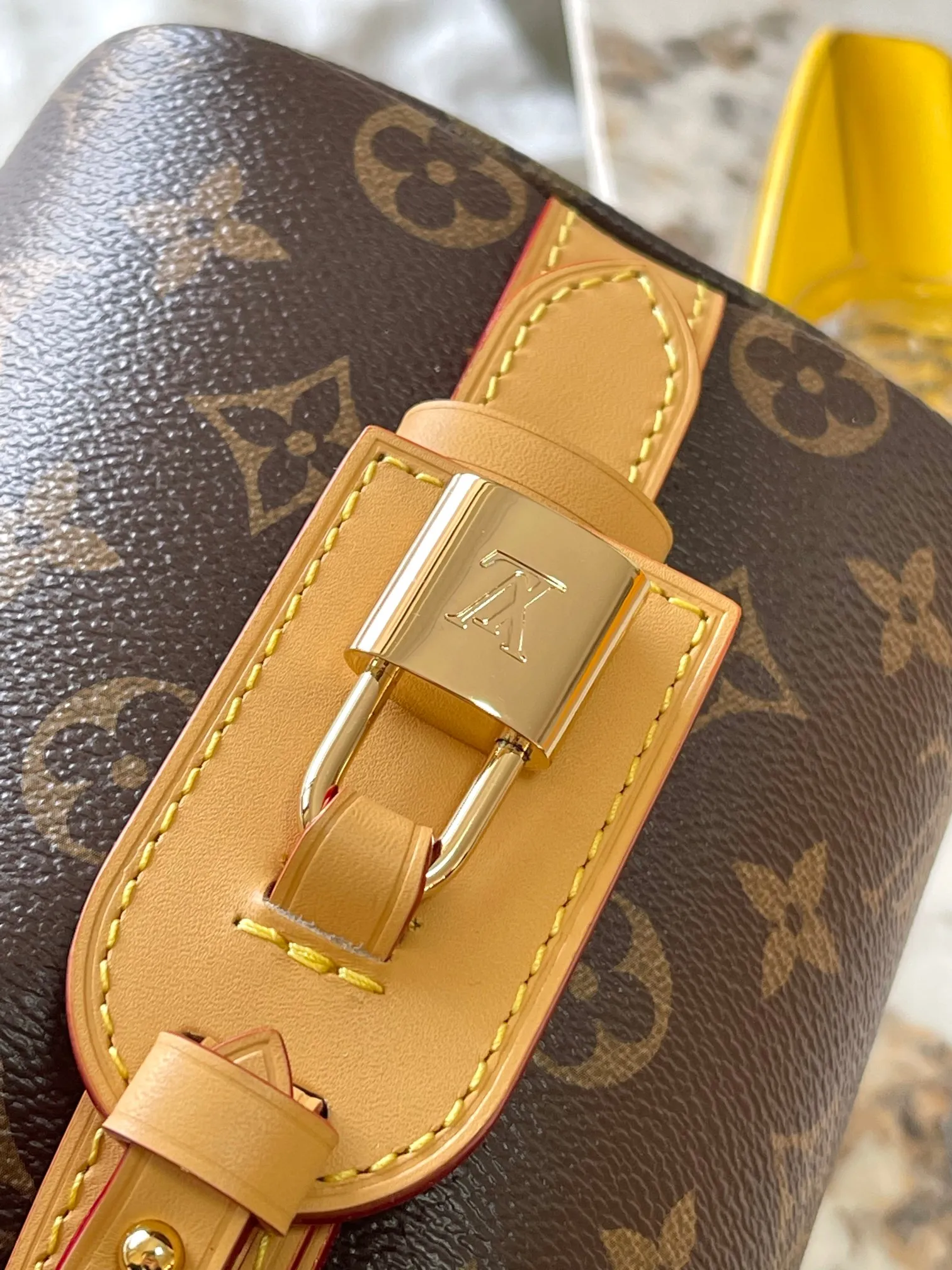 p1660 [Special grade MB chip version original leather] This All InBB handbag Model: M12925 Presbyopia 163c01 chip version Material: A-grade all-steel hardware, imported original fabric Packaging: Full set of original duty-free MB packaging Dimensions: 16 x 13.8 x 12 cm