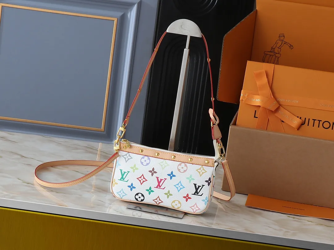 💰180💰Upgraded original M13663 M13404 M13440 M92649 This Pochette Accessoires handbag is made of coated canvas, with colorful Monogram patterns to interpret the smart style of the Louis Vuitton x Murakami cross-border collaboration series. Calf leather trim and dazzling hardware add to the sophisticated details, while the detachable shoulder strap and chain allow for flexible carry. Dimensions: 22.0 x 13.0 x 4.0 cm (length x height x width)