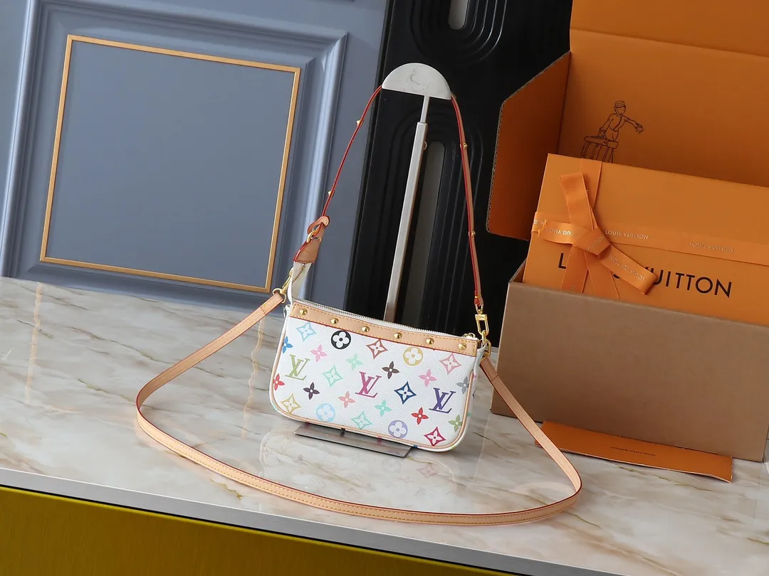 💰180💰Upgraded original M13663 M13404 M13440 M92649 This Pochette Accessoires handbag is made of coated canvas, with colorful Monogram patterns to interpret the smart style of the Louis Vuitton x Murakami cross-border collaboration series. Calf leather trim and dazzling hardware add to the sophisticated details, while the detachable shoulder strap and chain allow for flexible carry. Dimensions: 22.0 x 13.0 x 4.0 cm (length x height x width)