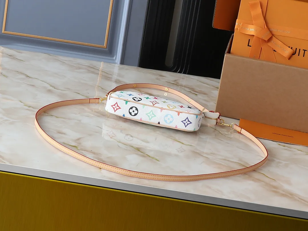 💰180💰Upgraded original M13663 M13404 M13440 M92649 This Pochette Accessoires handbag is made of coated canvas, with colorful Monogram patterns to interpret the smart style of the Louis Vuitton x Murakami cross-border collaboration series. Calf leather trim and dazzling hardware add to the sophisticated details, while the detachable shoulder strap and chain allow for flexible carry. Dimensions: 22.0 x 13.0 x 4.0 cm (length x height x width)