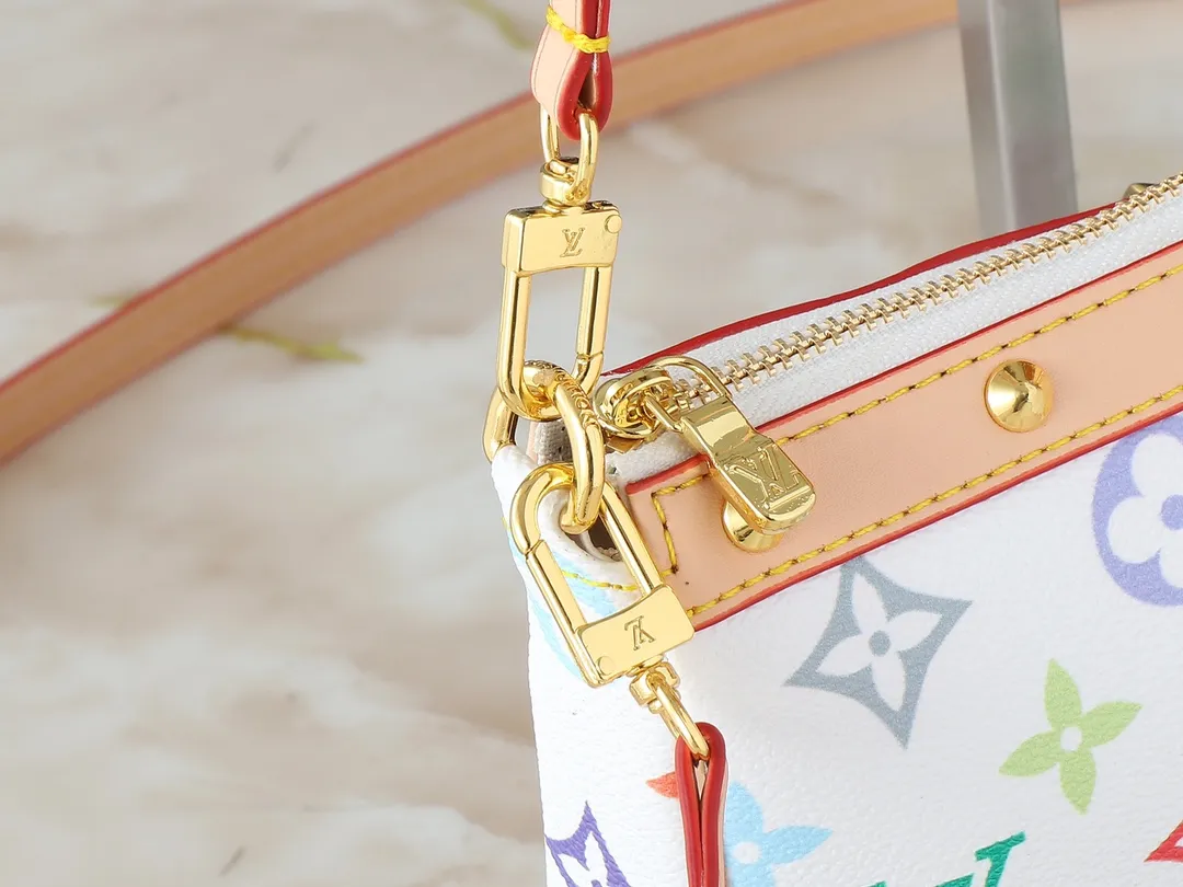 💰180💰Upgraded original M13663 M13404 M13440 M92649 This Pochette Accessoires handbag is made of coated canvas, with colorful Monogram patterns to interpret the smart style of the Louis Vuitton x Murakami cross-border collaboration series. Calf leather trim and dazzling hardware add to the sophisticated details, while the detachable shoulder strap and chain allow for flexible carry. Dimensions: 22.0 x 13.0 x 4.0 cm (length x height x width)