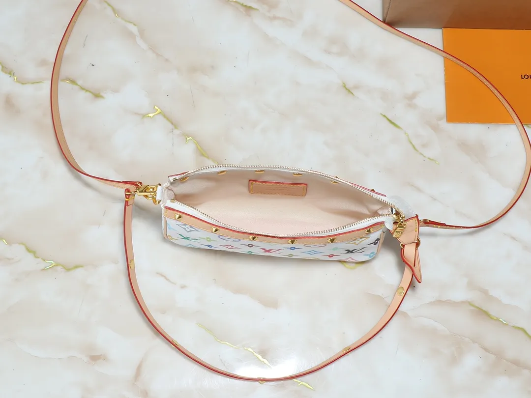 💰180💰Upgraded original M13663 M13404 M13440 M92649 This Pochette Accessoires handbag is made of coated canvas, with colorful Monogram patterns to interpret the smart style of the Louis Vuitton x Murakami cross-border collaboration series. Calf leather trim and dazzling hardware add to the sophisticated details, while the detachable shoulder strap and chain allow for flexible carry. Dimensions: 22.0 x 13.0 x 4.0 cm (length x height x width)