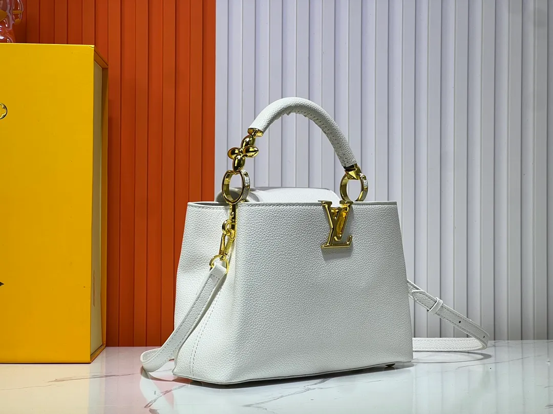 Batch 380💰Upgraded original M23943 M23944 M23945 M24698 M24989 This Capucines mini handbag incorporates exquisite Monogram flowers on the handle, presenting the three-dimensional look of the LV logo with delicate brushstrokes, injecting dazzling luster into the soft design. Full-grain Taurillon leather is designed to fit a smartphone, short wallet and other small essentials. Dimensions: Small 21.0 x 14.0 x 8.0 cm (L x H x W) Large 27x 17.5 x 9.0 cm (L x H x W)