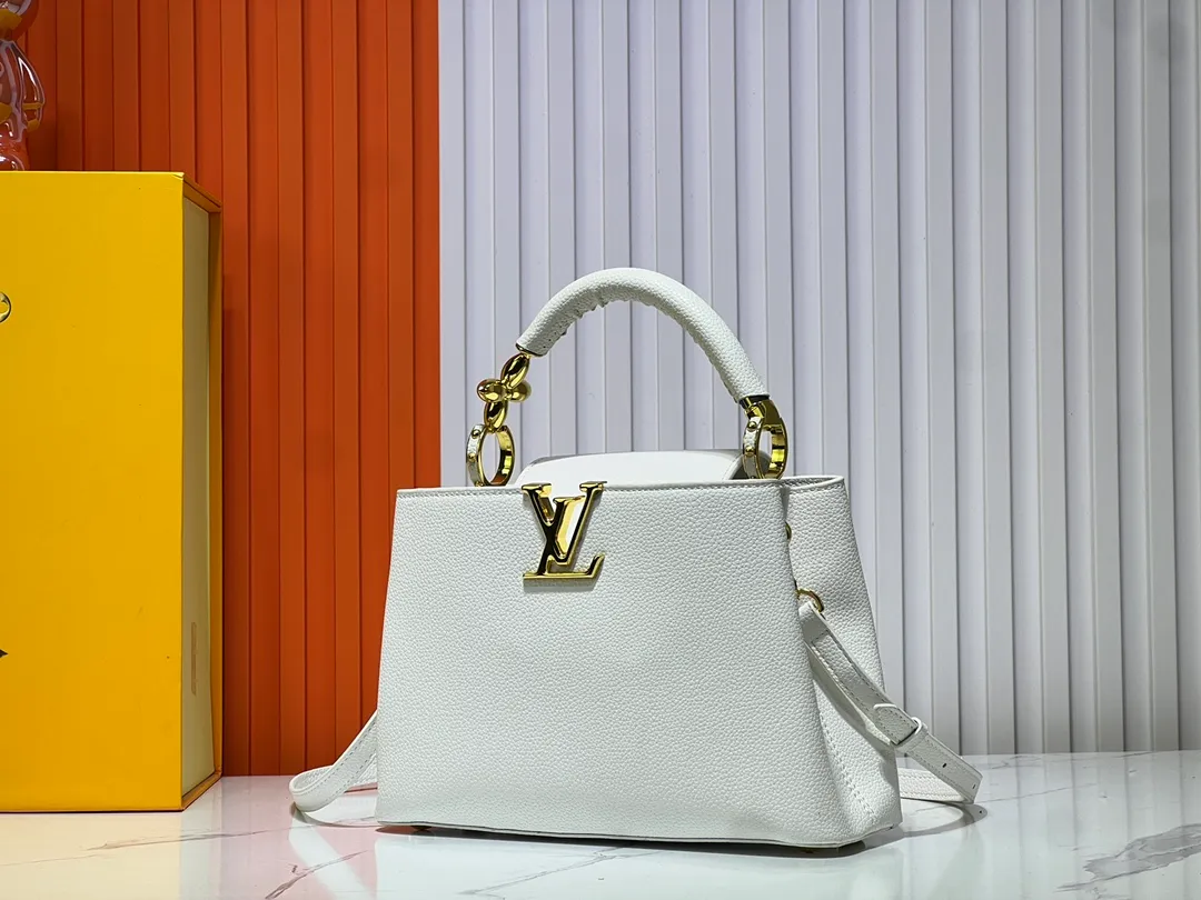 Batch 380💰Upgraded original M23943 M23944 M23945 M24698 M24989 This Capucines mini handbag incorporates exquisite Monogram flowers on the handle, presenting the three-dimensional look of the LV logo with delicate brushstrokes, injecting dazzling luster into the soft design. Full-grain Taurillon leather is designed to fit a smartphone, short wallet and other small essentials. Dimensions: Small 21.0 x 14.0 x 8.0 cm (L x H x W) Large 27x 17.5 x 9.0 cm (L x H x W)