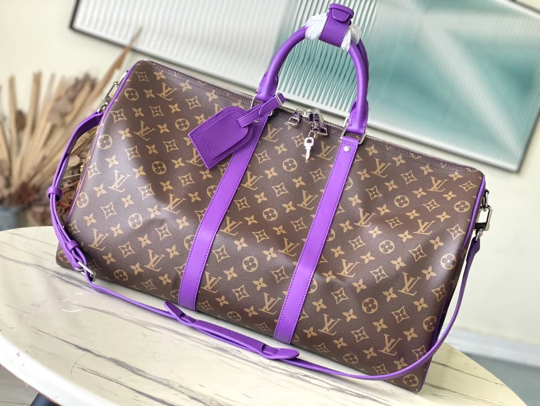 💰1060 Top Original M46775 This Keepall Bandouliere50 travel bag is made of Monogram Macassar canvas for the side straps. The name brand, fabric inner village and top leather handle are simultaneously dyed with bright colors. The size of your carry-on luggage hides plenty of space. Dimensions: 50 × 29 × 23 cm