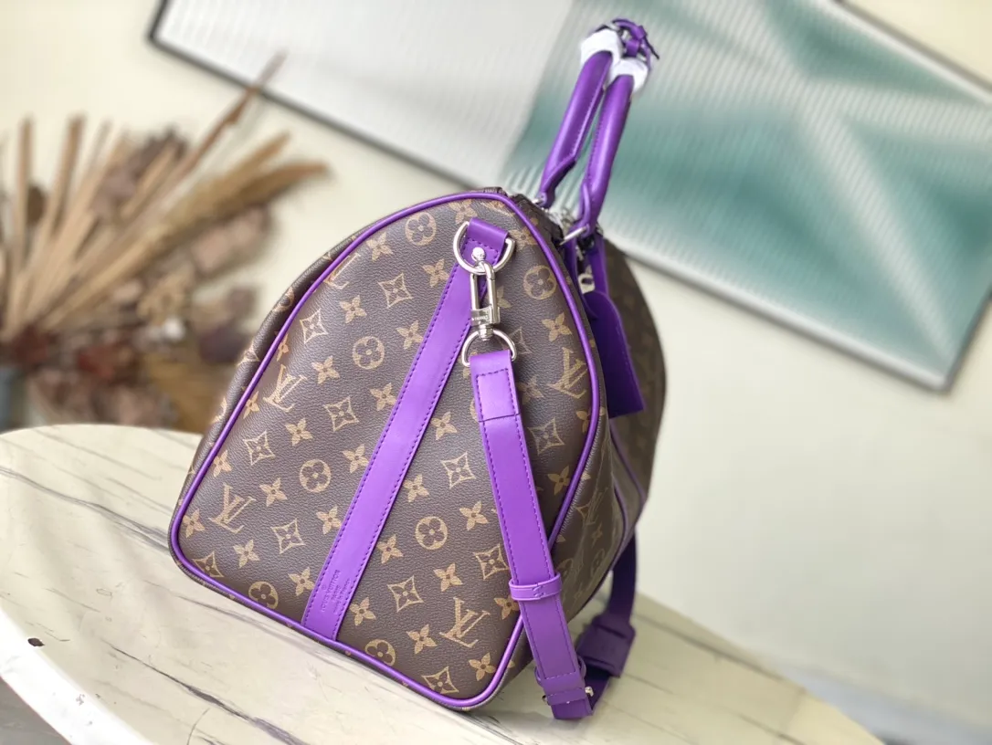 💰1060 Top Original M46775 This Keepall Bandouliere50 travel bag is made of Monogram Macassar canvas for the side straps. The name brand, fabric inner village and top leather handle are simultaneously dyed with bright colors. The size of your carry-on luggage hides plenty of space. Dimensions: 50 × 29 × 23 cm