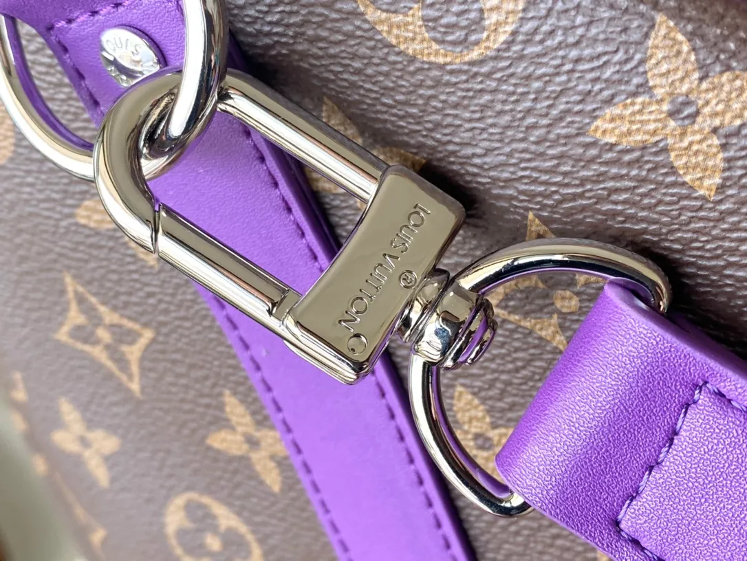💰1060 Top Original M46775 This Keepall Bandouliere50 travel bag is made of Monogram Macassar canvas for the side straps. The name brand, fabric inner village and top leather handle are simultaneously dyed with bright colors. The size of your carry-on luggage hides plenty of space. Dimensions: 50 × 29 × 23 cm
