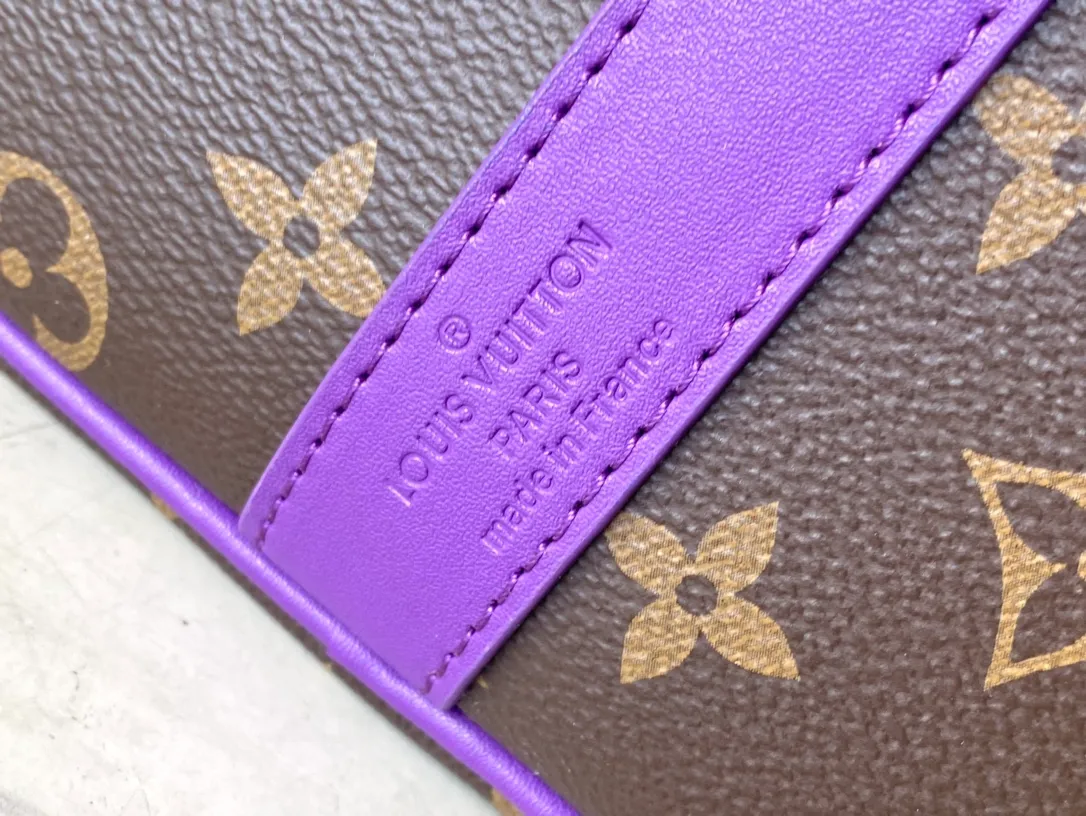 💰1060 Top Original M46775 This Keepall Bandouliere50 travel bag is made of Monogram Macassar canvas for the side straps. The name brand, fabric inner village and top leather handle are simultaneously dyed with bright colors. The size of your carry-on luggage hides plenty of space. Dimensions: 50 × 29 × 23 cm