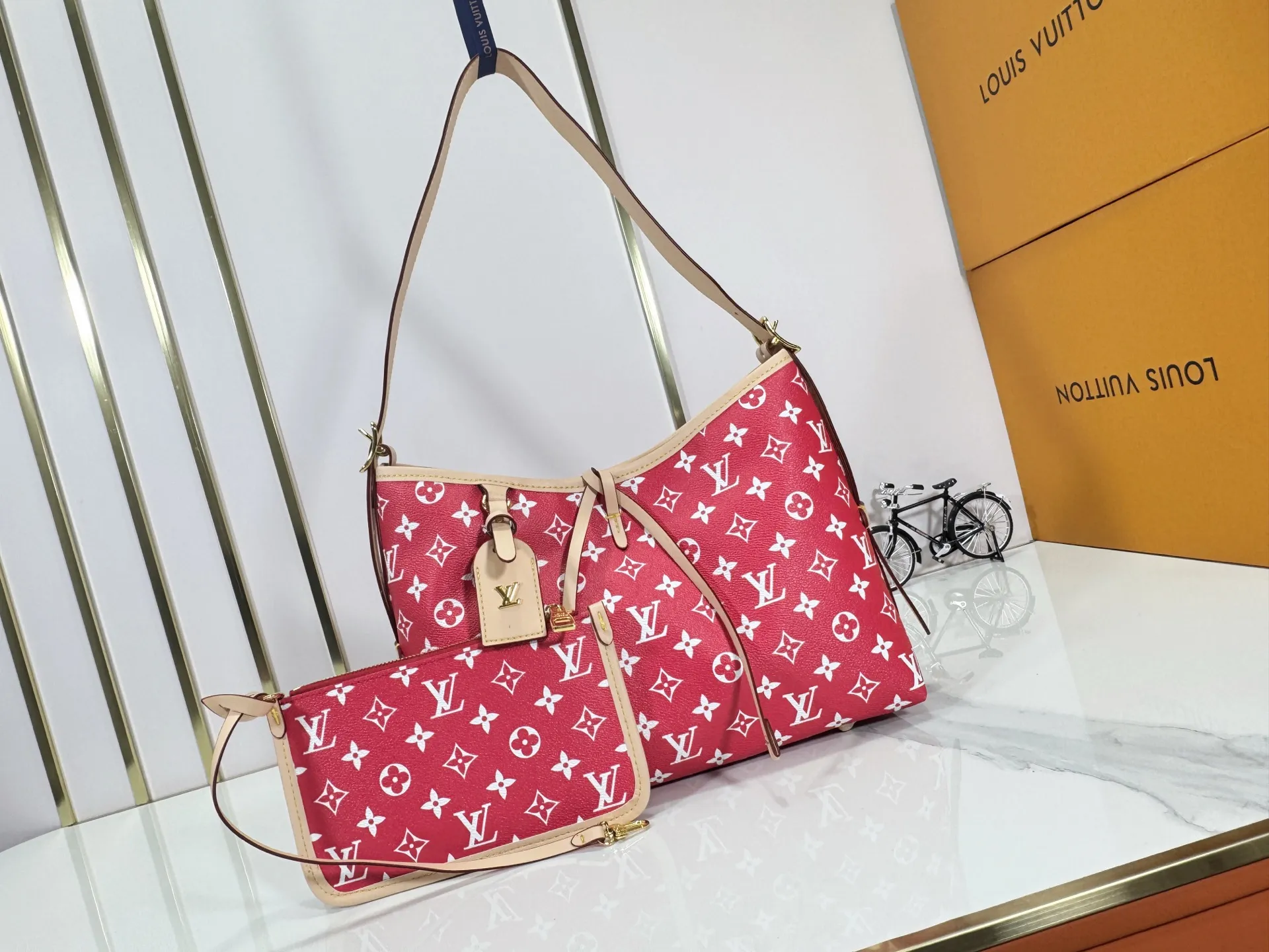 P280 upgraded original M24861 M25143 M46203 M46197 Colorful, legendary CarryAll medium handbag, with Monogram canvas and leather trimming to create a body-fitting design. There's a zipped pocket inside the ample space, and a detachable zipped clutch adds a functional element, with a buckle-adjustable handle. Small size: 29 x 24 x 12 cm,