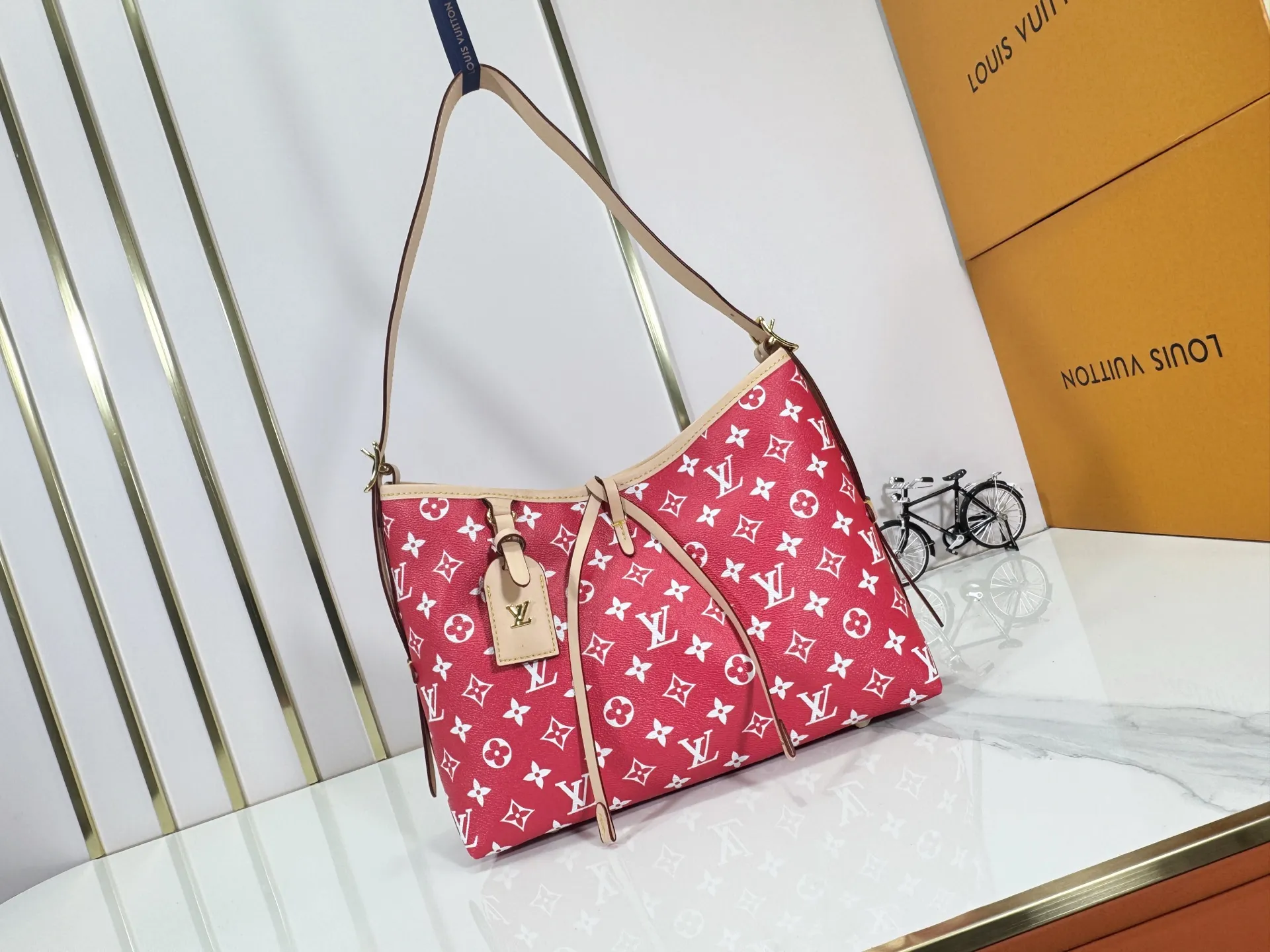 P280 upgraded original M24861 M25143 M46203 M46197 Colorful, legendary CarryAll medium handbag, with Monogram canvas and leather trimming to create a body-fitting design. There's a zipped pocket inside the ample space, and a detachable zipped clutch adds a functional element, with a buckle-adjustable handle. Small size: 29 x 24 x 12 cm,