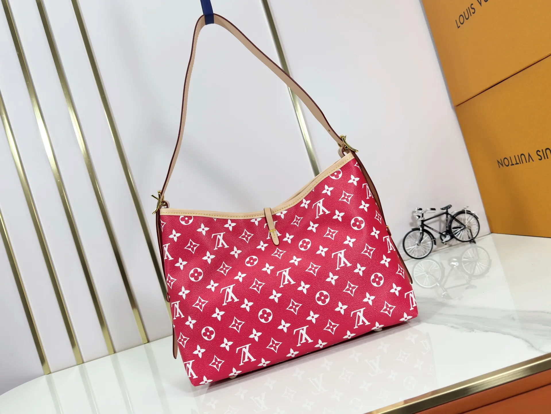 P280 upgraded original M24861 M25143 M46203 M46197 Colorful, legendary CarryAll medium handbag, with Monogram canvas and leather trimming to create a body-fitting design. There's a zipped pocket inside the ample space, and a detachable zipped clutch adds a functional element, with a buckle-adjustable handle. Small size: 29 x 24 x 12 cm,