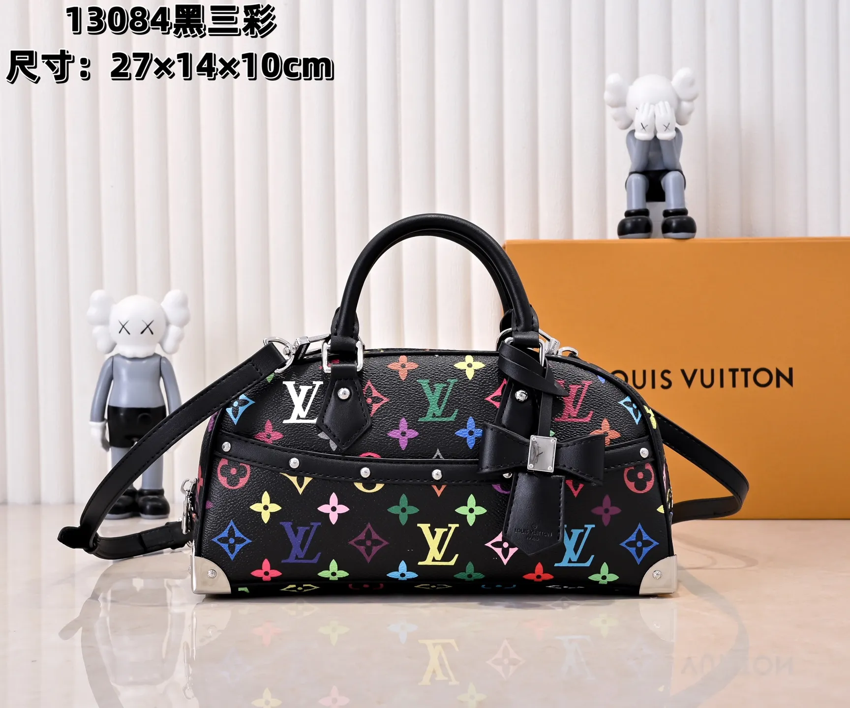 Batch 320💰Upgraded original M13084. This Handbag East West handbag is from the Louis Vuitton Sleek horizontal construction lines the top handle, studded side straps, detachable and adjustable shoulder strap and LV x TM key holder, with cowhide leather details and sophisticated corners that nod to the brand's traditional luggage. Dimensions: 27.0 x 14.0 x 10.0 cm (length x height x width)