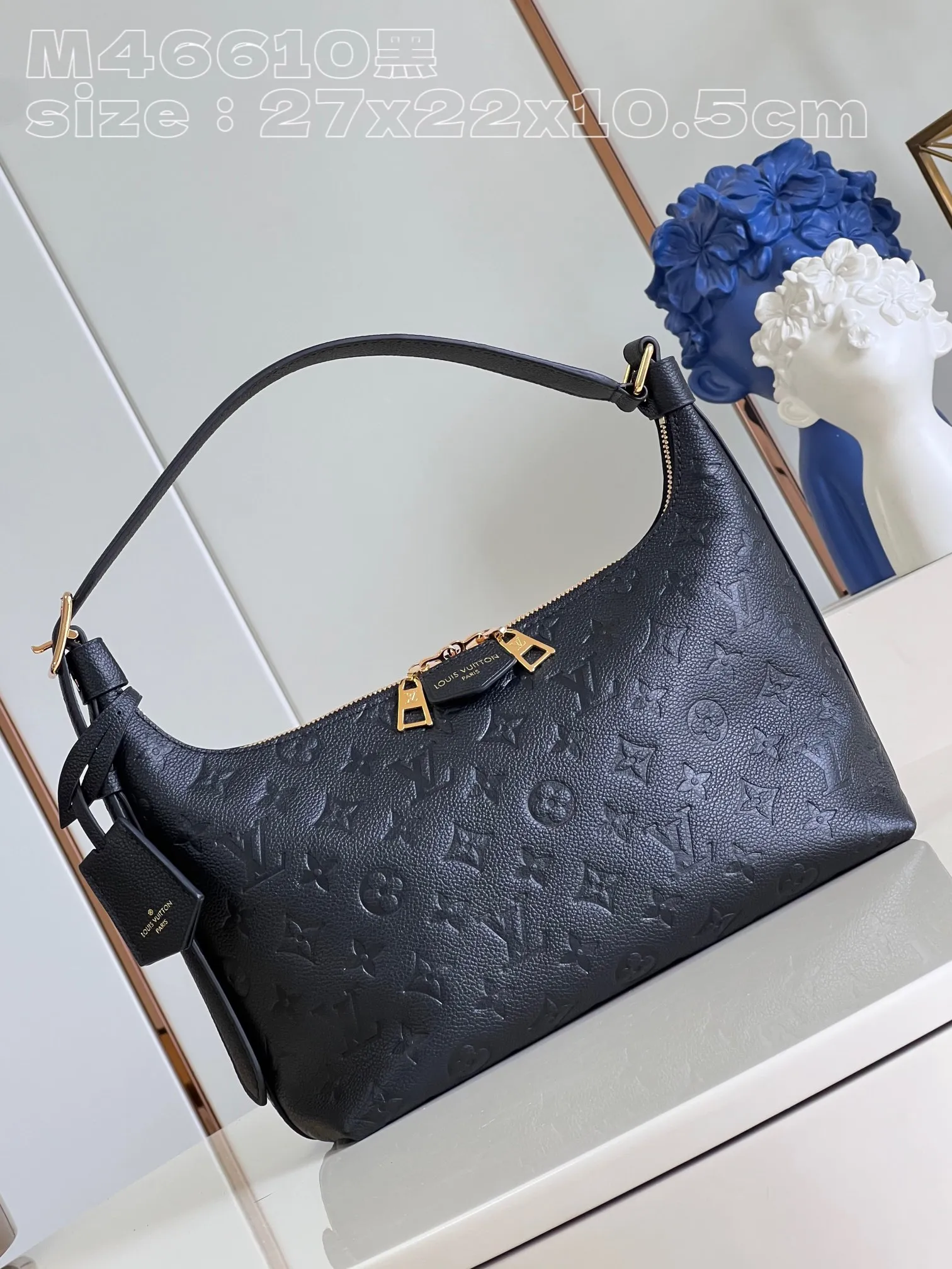 💰1180 (top-grain leather) top-grade original individual real shot M46610 black embossed】M46609 Sac Sport handbag is made of soft Monogram Empreinte embossed leather to create a curved outline, paying tribute to the brand's archive design with retro configuration and exquisite details. Plenty of space makes it easy to carry your daily needs, and the adjustable handle allows for a variety of carrying methods. Detailed features 27 x 22 x 10.5 cm (length x height x width)