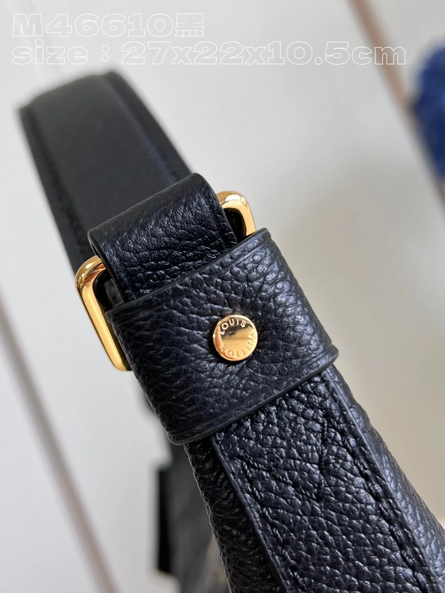 💰1180 (top-grain leather) top-grade original individual real shot M46610 black embossed】M46609 Sac Sport handbag is made of soft Monogram Empreinte embossed leather to create a curved outline, paying tribute to the brand's archive design with retro configuration and exquisite details. Plenty of space makes it easy to carry your daily needs, and the adjustable handle allows for a variety of carrying methods. Detailed features 27 x 22 x 10.5 cm (length x height x width)