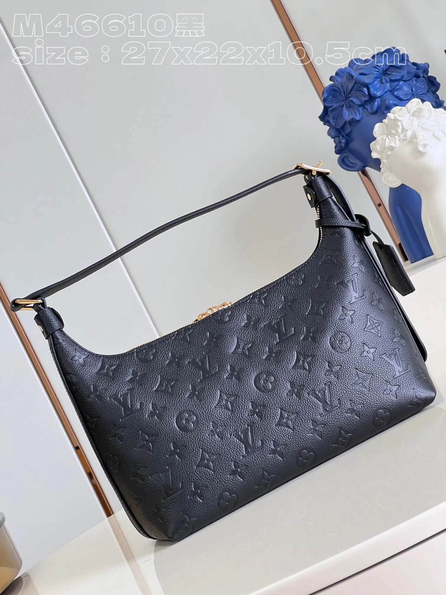 💰1180 (top-grain leather) top-grade original individual real shot M46610 black embossed】M46609 Sac Sport handbag is made of soft Monogram Empreinte embossed leather to create a curved outline, paying tribute to the brand's archive design with retro configuration and exquisite details. Plenty of space makes it easy to carry your daily needs, and the adjustable handle allows for a variety of carrying methods. Detailed features 27 x 22 x 10.5 cm (length x height x width)