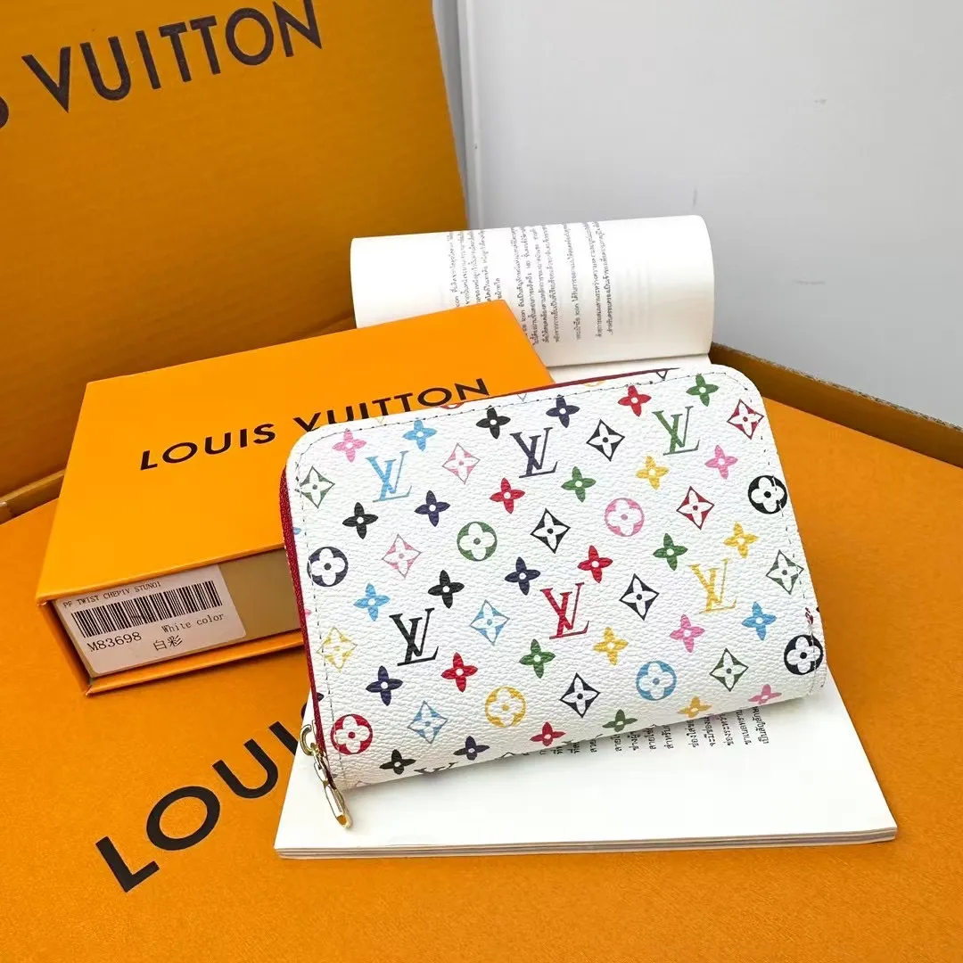 P150 M83689 33 colors This Cléa wallet is made of Monogram Empreinte soft grained cowhide, embellished with Louis Vuitton's iconic Monogram embossed pattern. It has a stylish design, is exquisite and compact but has a spacious capacity. It is equipped with an external patch pocket, zipper coin pocket, banknote compartment and six credit card slots.