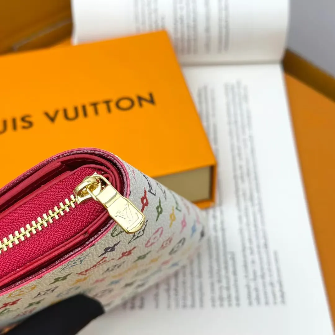 P150 M83689 33 colors This Cléa wallet is made of Monogram Empreinte soft grained cowhide, embellished with Louis Vuitton's iconic Monogram embossed pattern. It has a stylish design, is exquisite and compact but has a spacious capacity. It is equipped with an external patch pocket, zipper coin pocket, banknote compartment and six credit card slots.