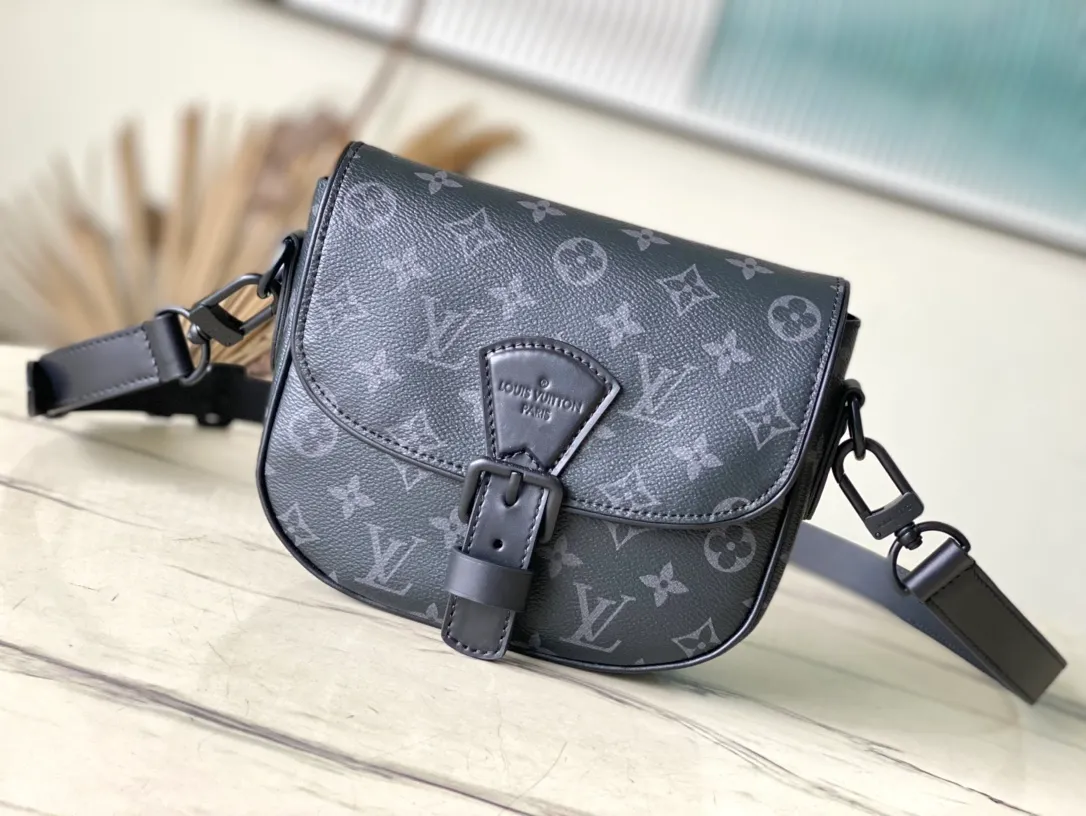💰820 Top Original Order M47060 Black Flower This Montsouris small messenger bag is made of Monogram Macassar coated canvas to create ample space, making it a perfect choice for daily travel. The retro structure and leather shoulder strap make it easy to wear in formal occasions. Dimensions: 20 × 17 × 7 cm